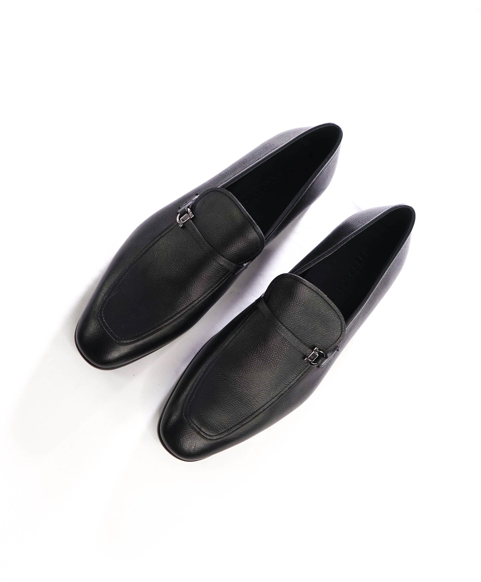$950 FERRAGAMO - Black "CHARME" Pebble Leather Loafers - 9 EE