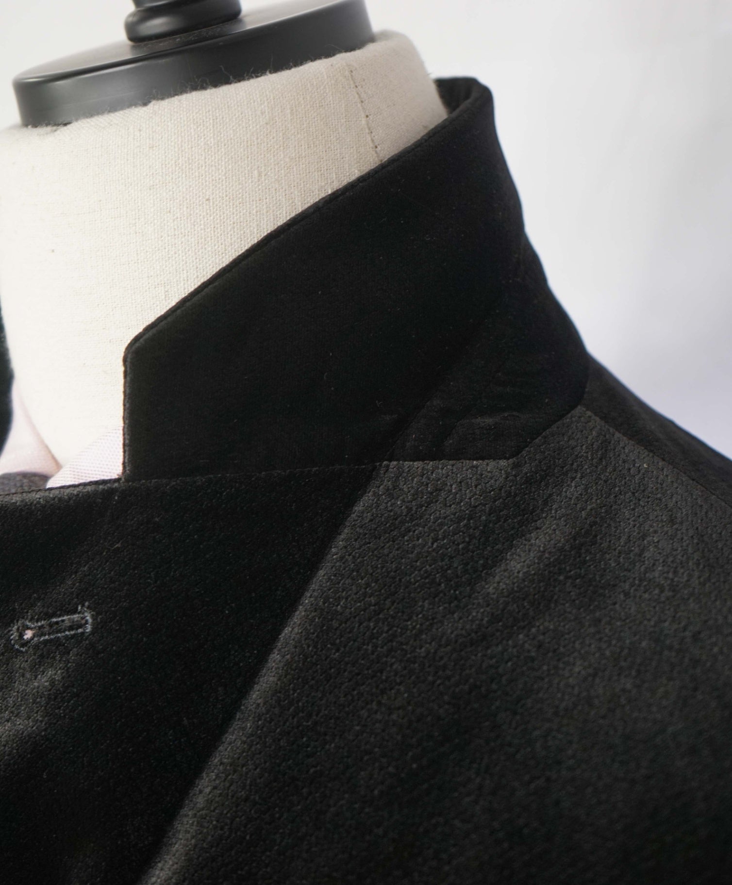 $2,995 GIORGIO ARMANI - Velvet Black Geometric Blazer - 42R