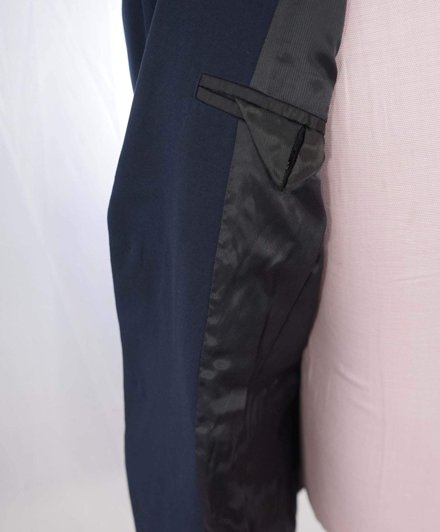 ARMANI EXCHANGE - Solid Navy Blue Blazer - 40S