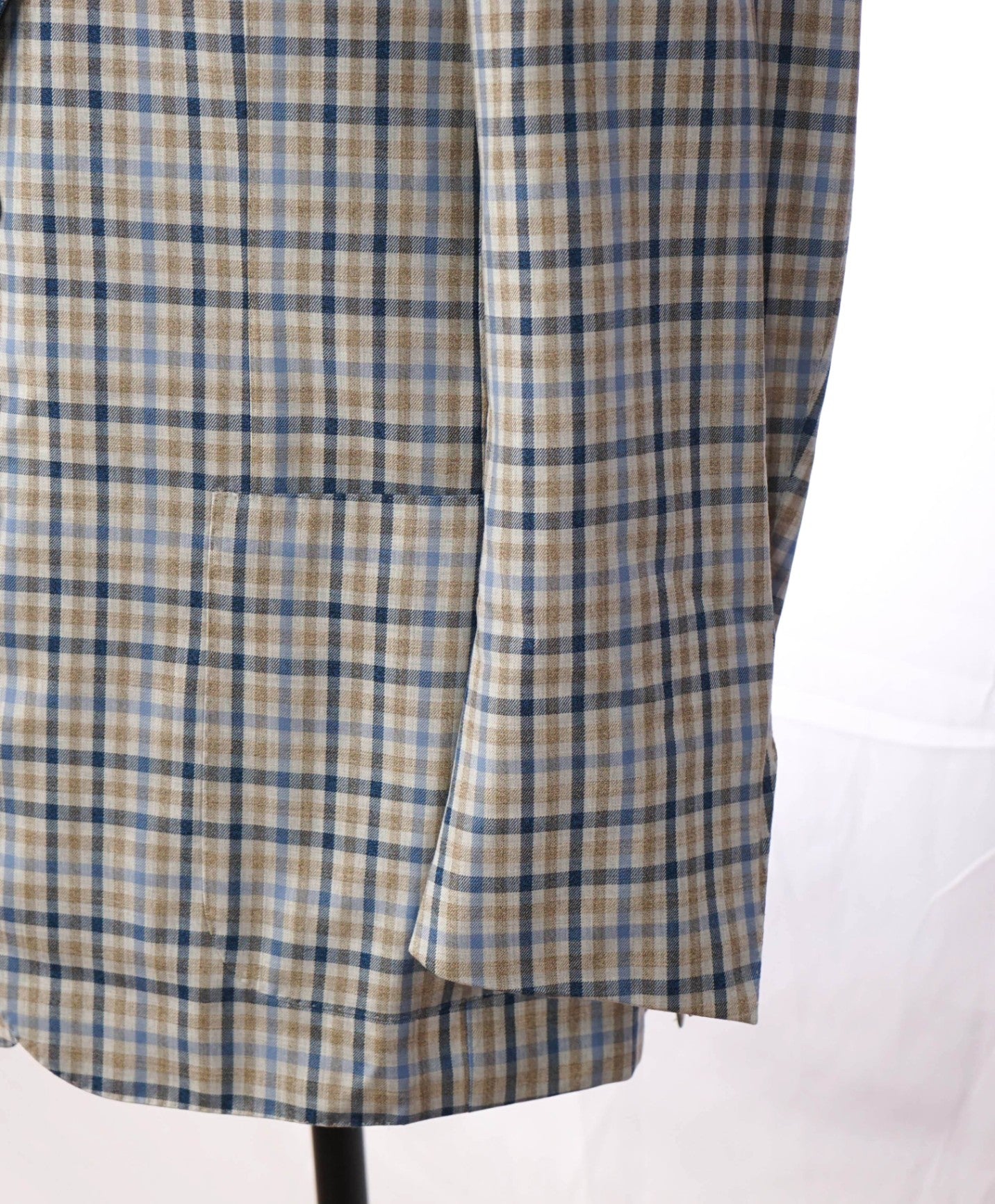 $3,590 ZEGNA - Blue/Beige Plaid Wool Blazer - 40R