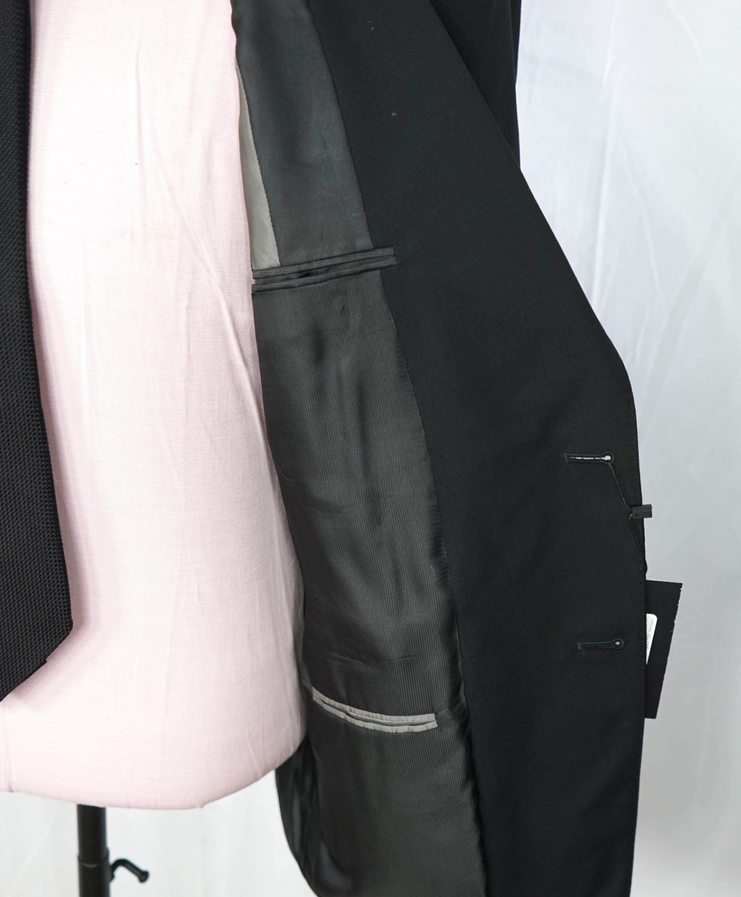 ARMANI COLLEZIONI - Black Wool Peak Lapel Blazer - 44R