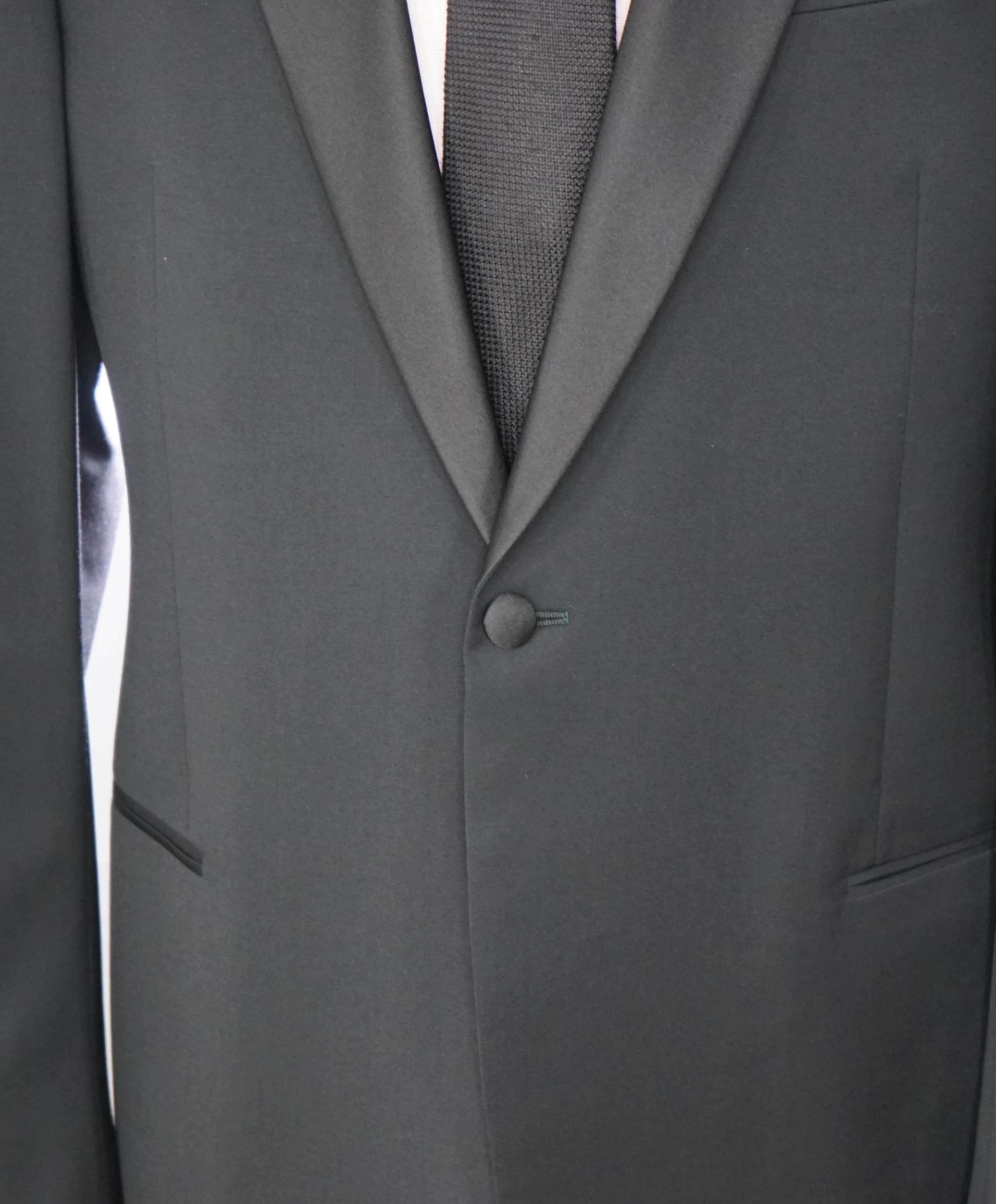 ARMANI COLLEZIONI - Black Wool Tuxedo DInner Jacket - 44L