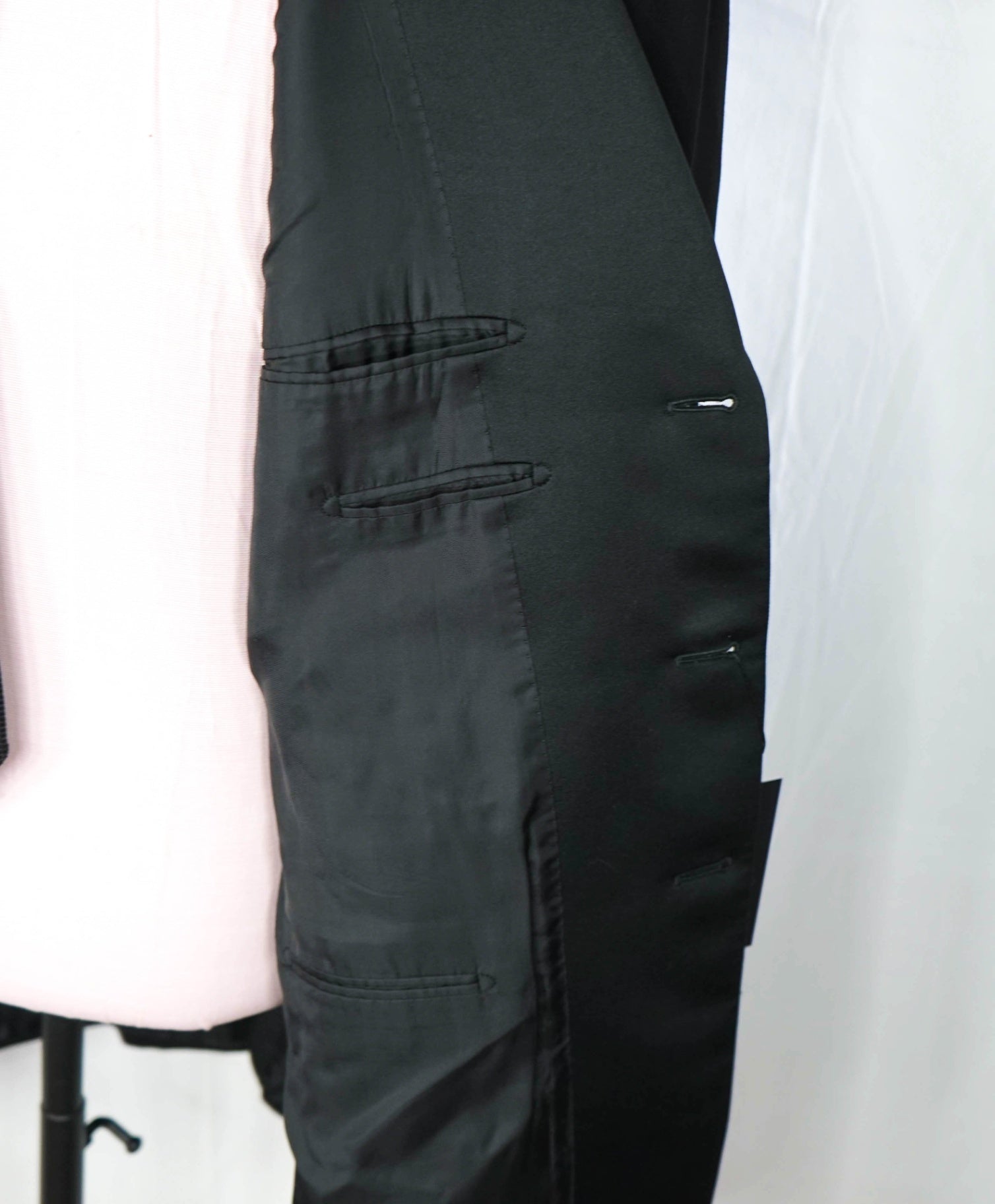 PAL ZILERI - *VINTAGE* Black Wool 3Btn Notch Lapel Tuxedo - 44L