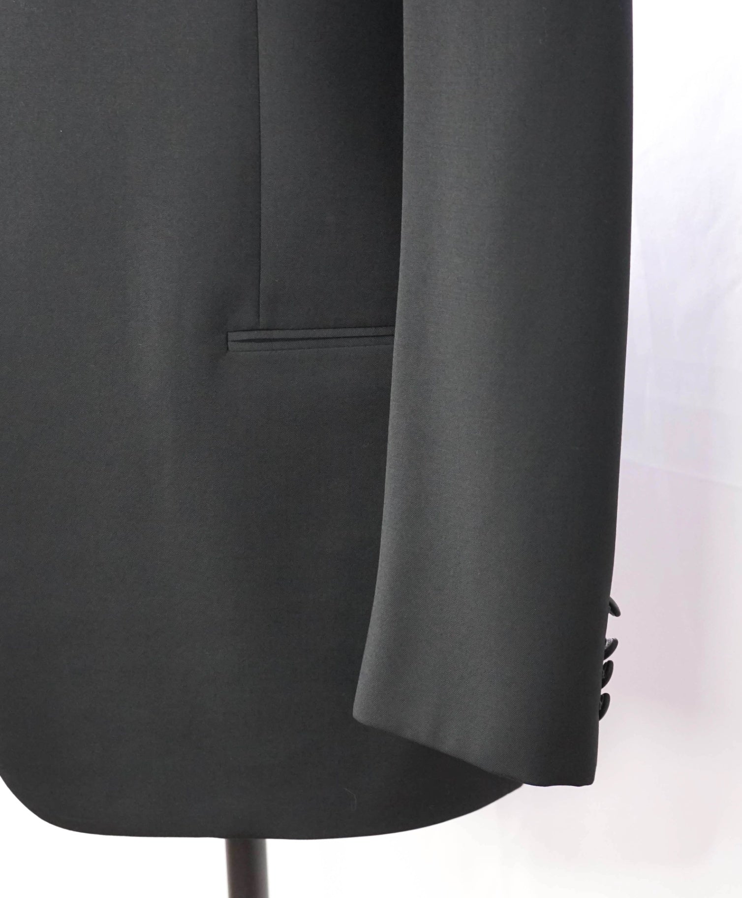 ARMANI COLLEZIONI - Black Wool Tuxedo DInner Jacket - 44L