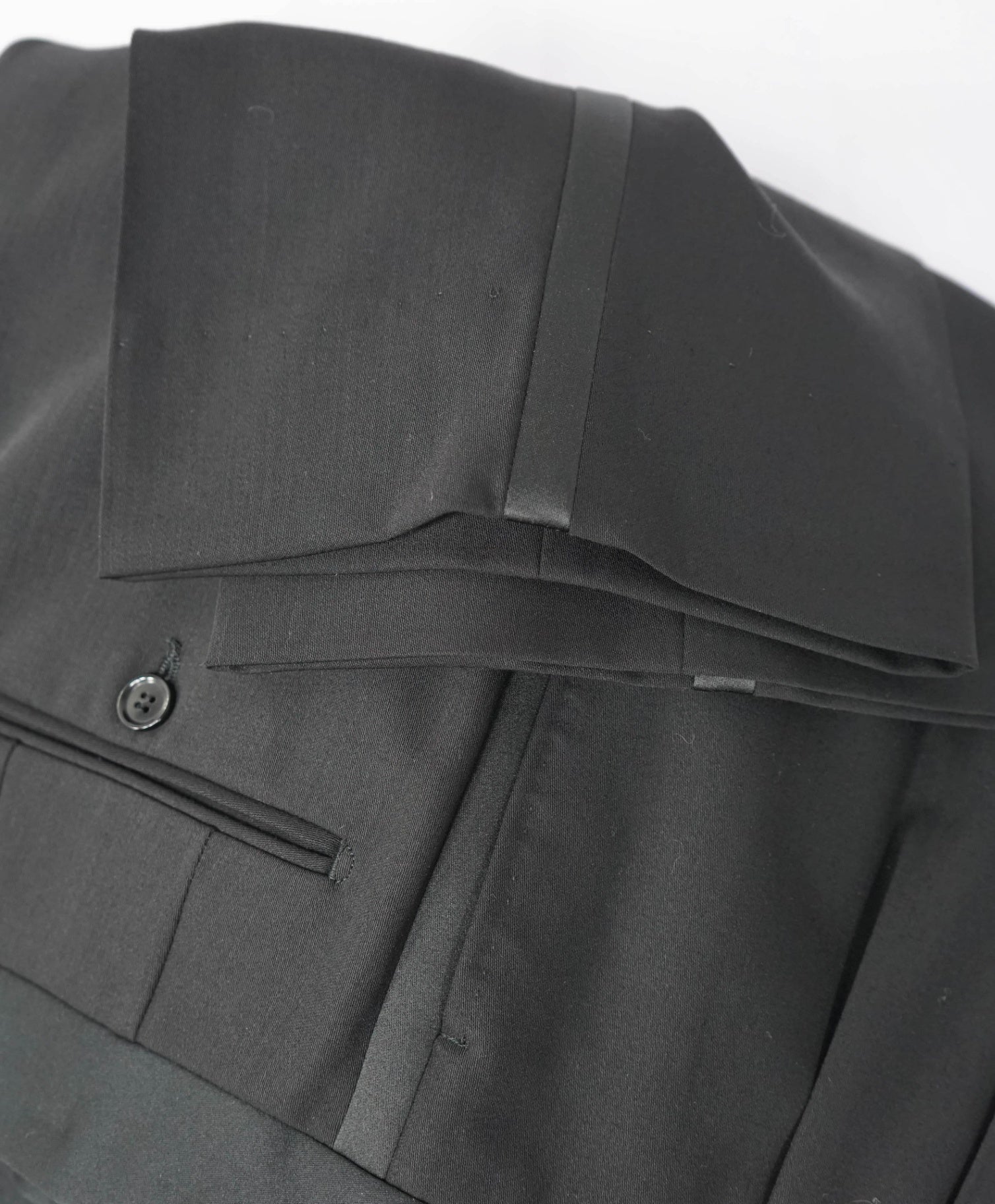 PAL ZILERI - *VINTAGE* Black Wool 3Btn Notch Lapel Tuxedo - 44L