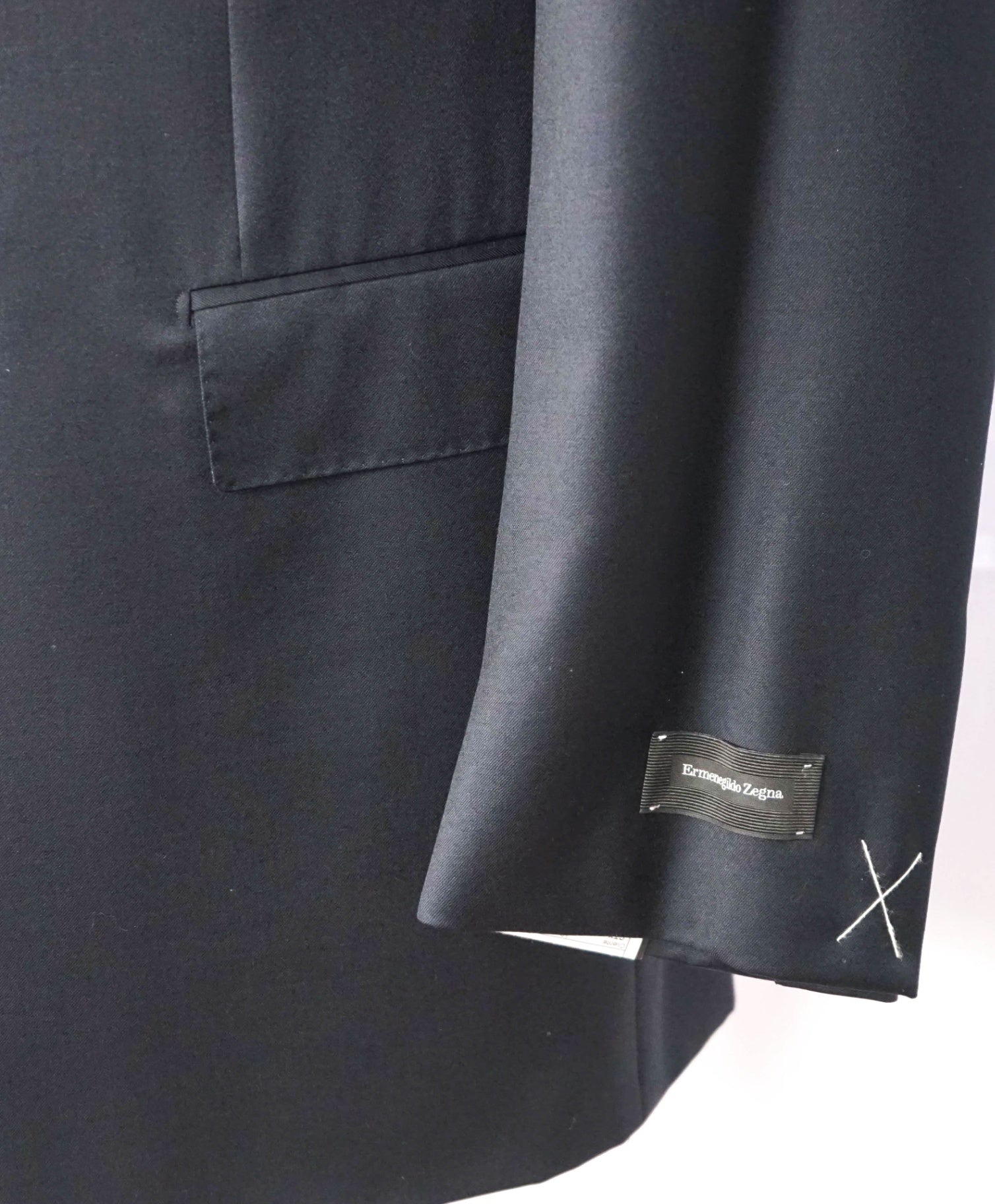 $2,695 ZEGNA - Navy Blue "MICRONSPHERE" Wool Blazer - 46L