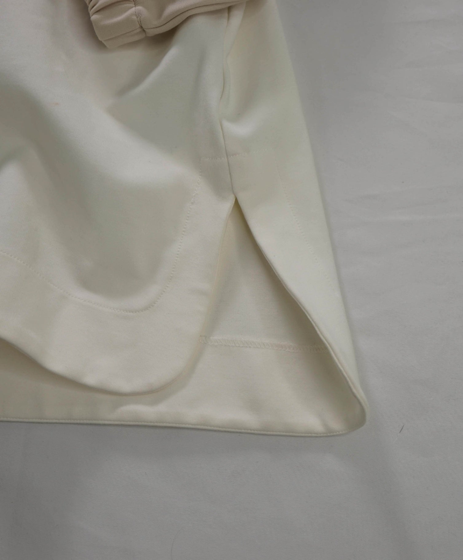 $795 ELEVENTY - Beige/Off-white Sweatshirt - L