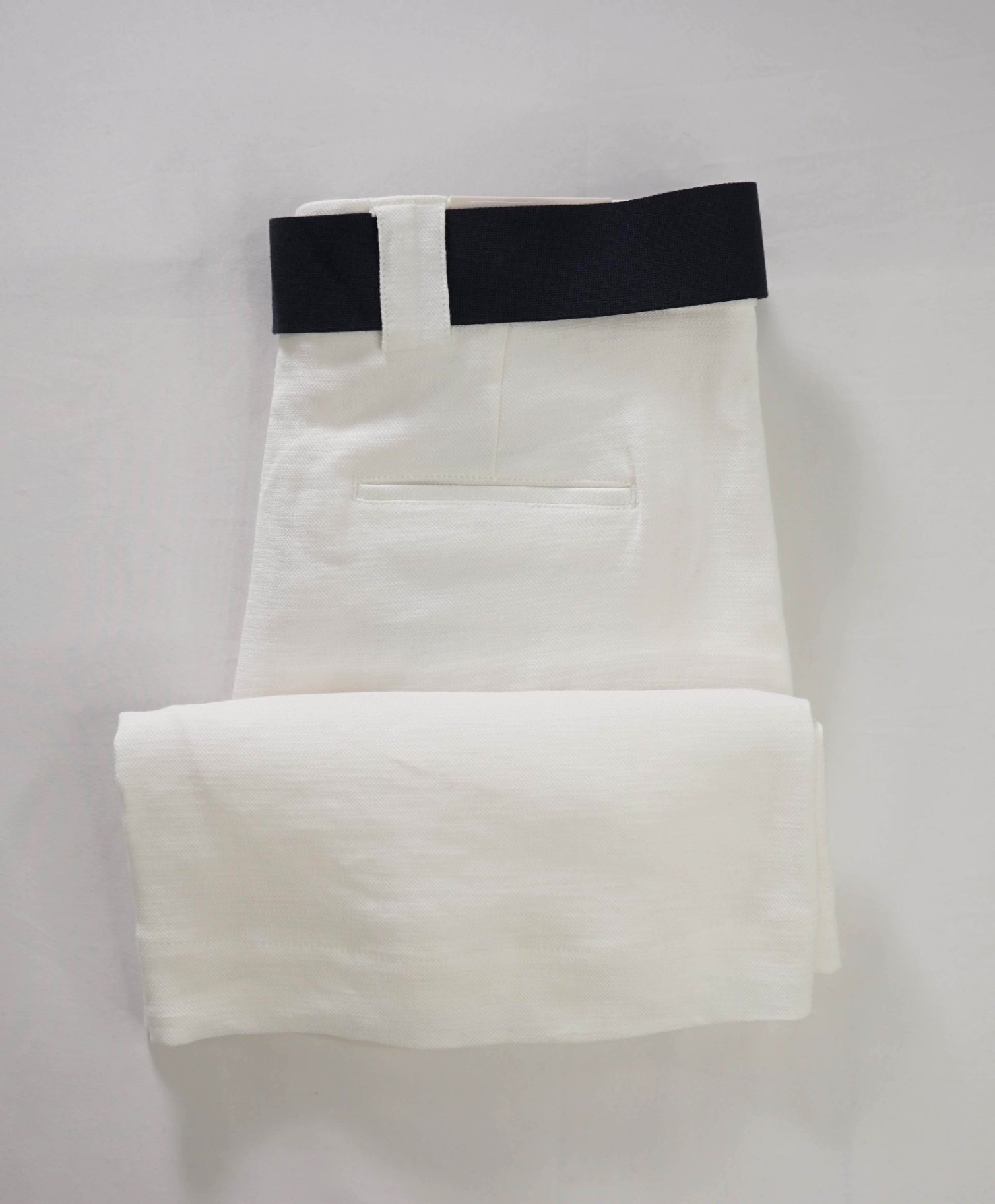 $450 ELEVENTY - White Cotton/Linen Bermuda Shorts - 8 US