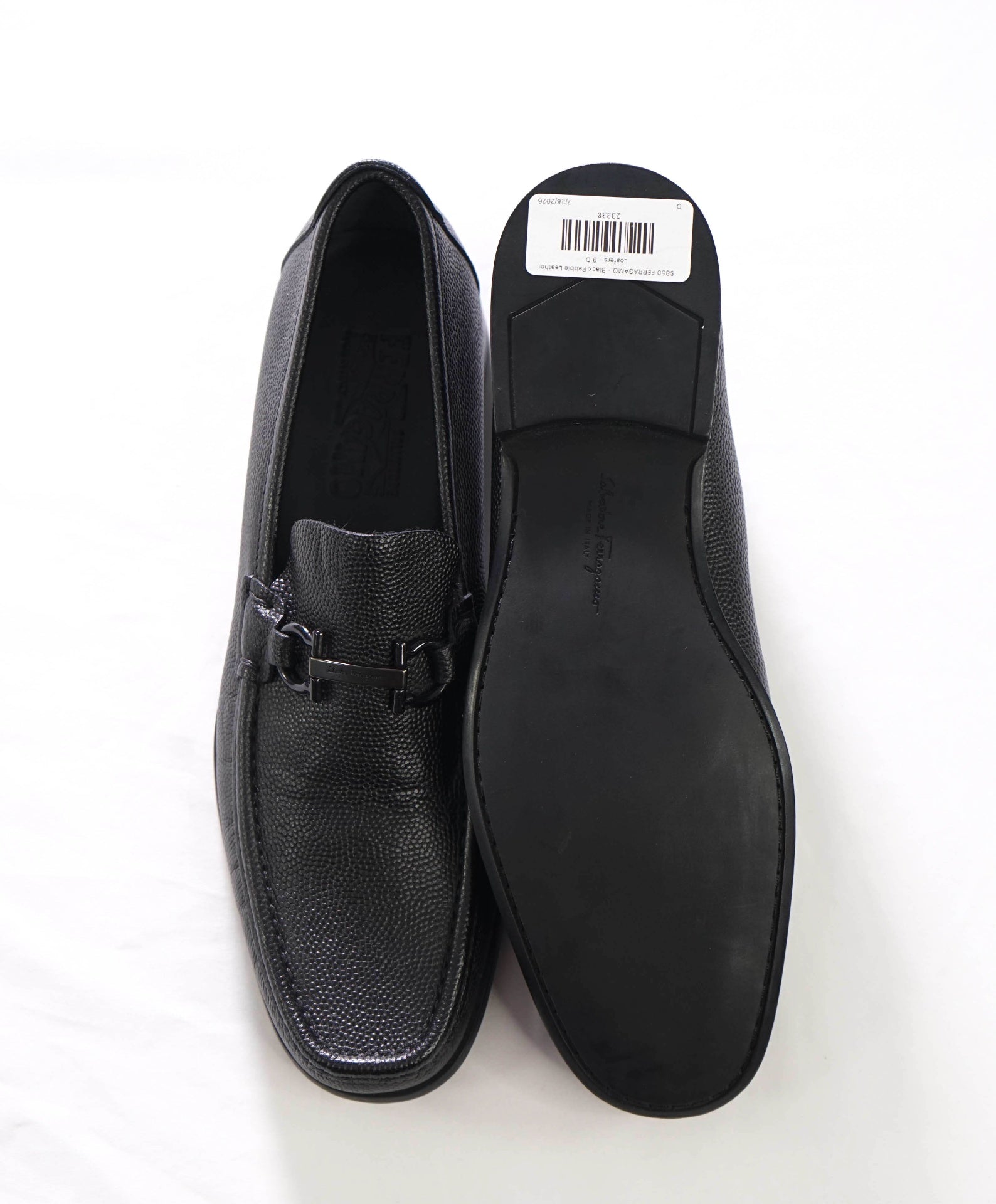 $850 FERRAGAMO - REGAL Black Pebble Leather Loafers - 9 D