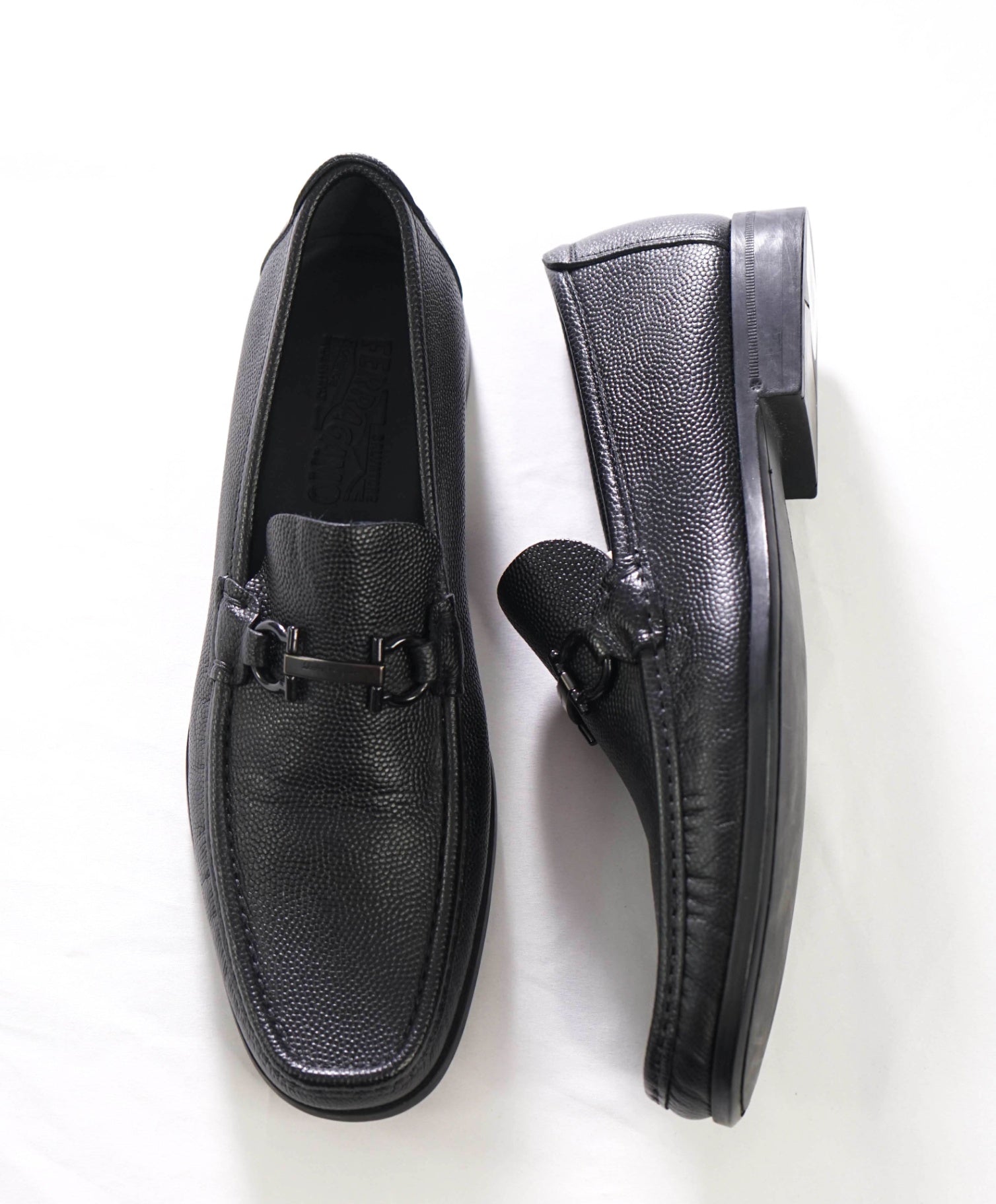 $850 FERRAGAMO - REGAL Black Pebble Leather Loafers - 9 D