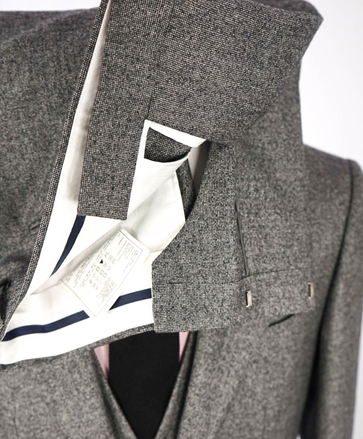 $927 SUITSUPPLY - Gray Houndstooth Wool 3-Piece Suit - 38R