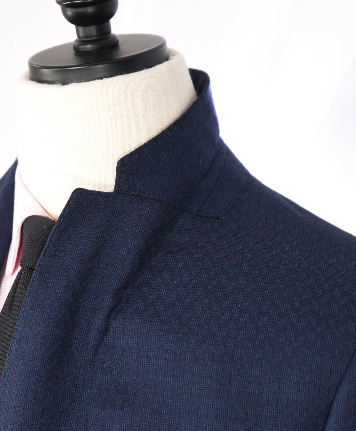 $1,995 ARMANI COLLEZIONI - Navy Geometric "M-LINE" Suit - 40R