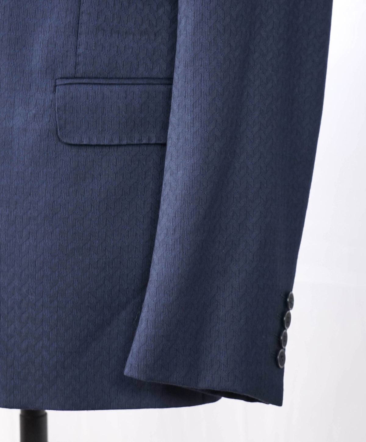 $1,995 ARMANI COLLEZIONI - Navy Geometric "M-LINE" Suit - 40R