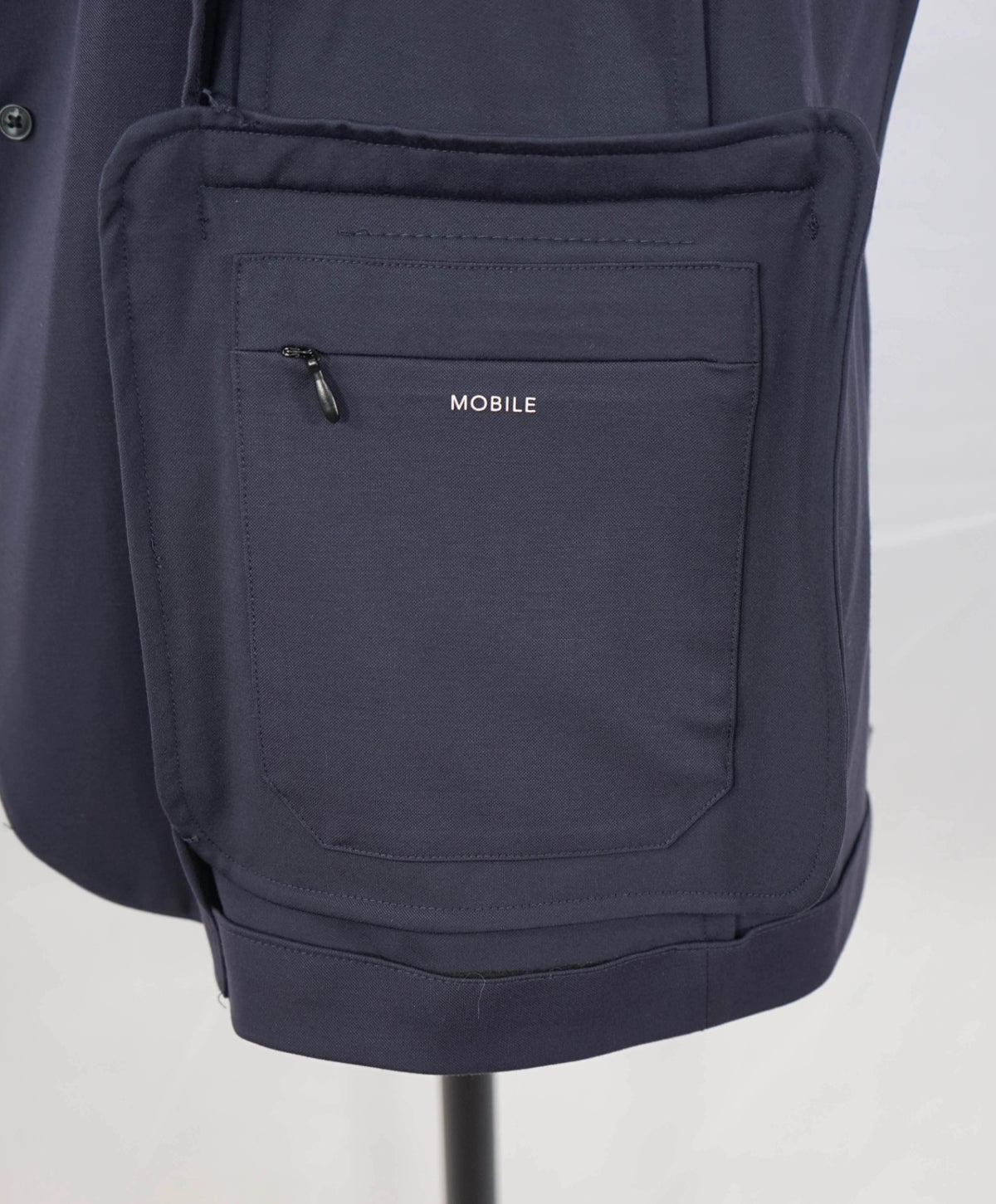 $545 EMPORIO ARMANI - Navy Blue Travel Blazer - 40