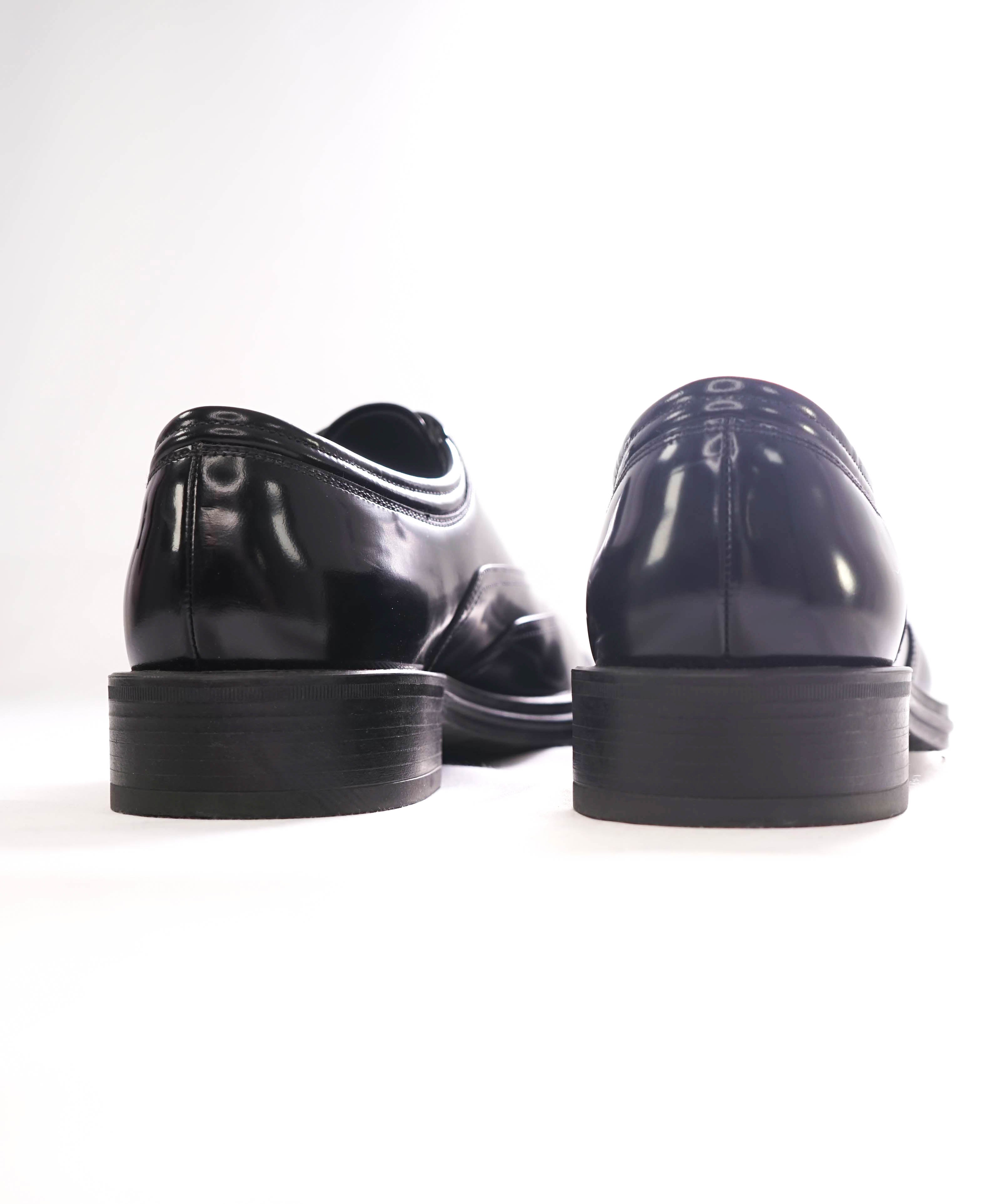 $950 PRADA - Black Brushed Leather Wingtip Brogue Detail Oxfords - 7 US (6 Prada)