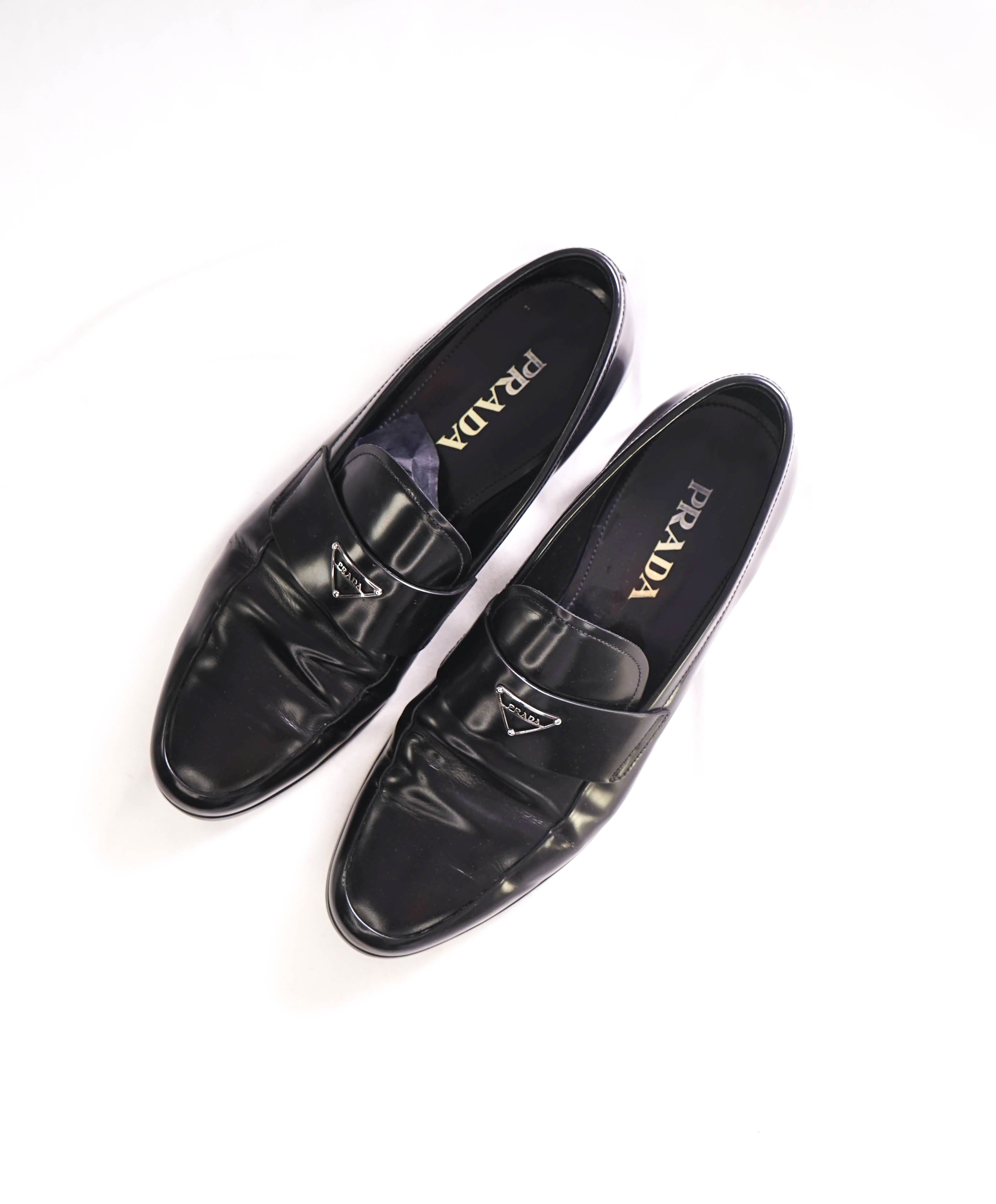 $950 PRADA - Black Patent Leather LOGO Loafers - 10 US (9 Prada)