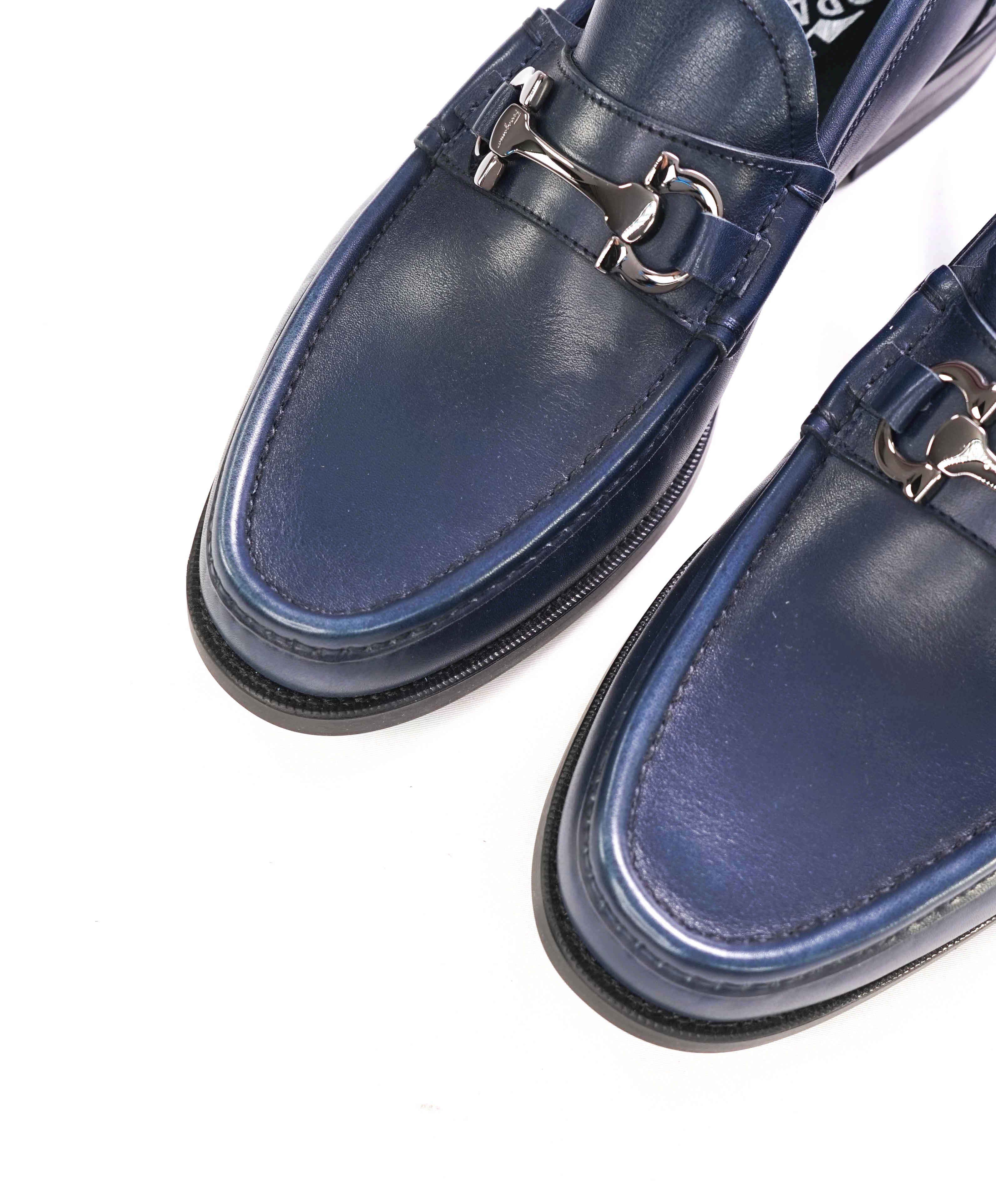 $850 SALVATORE FERRAGAMO - Navy Blue Leather Gancini Loafer- 8 EEE