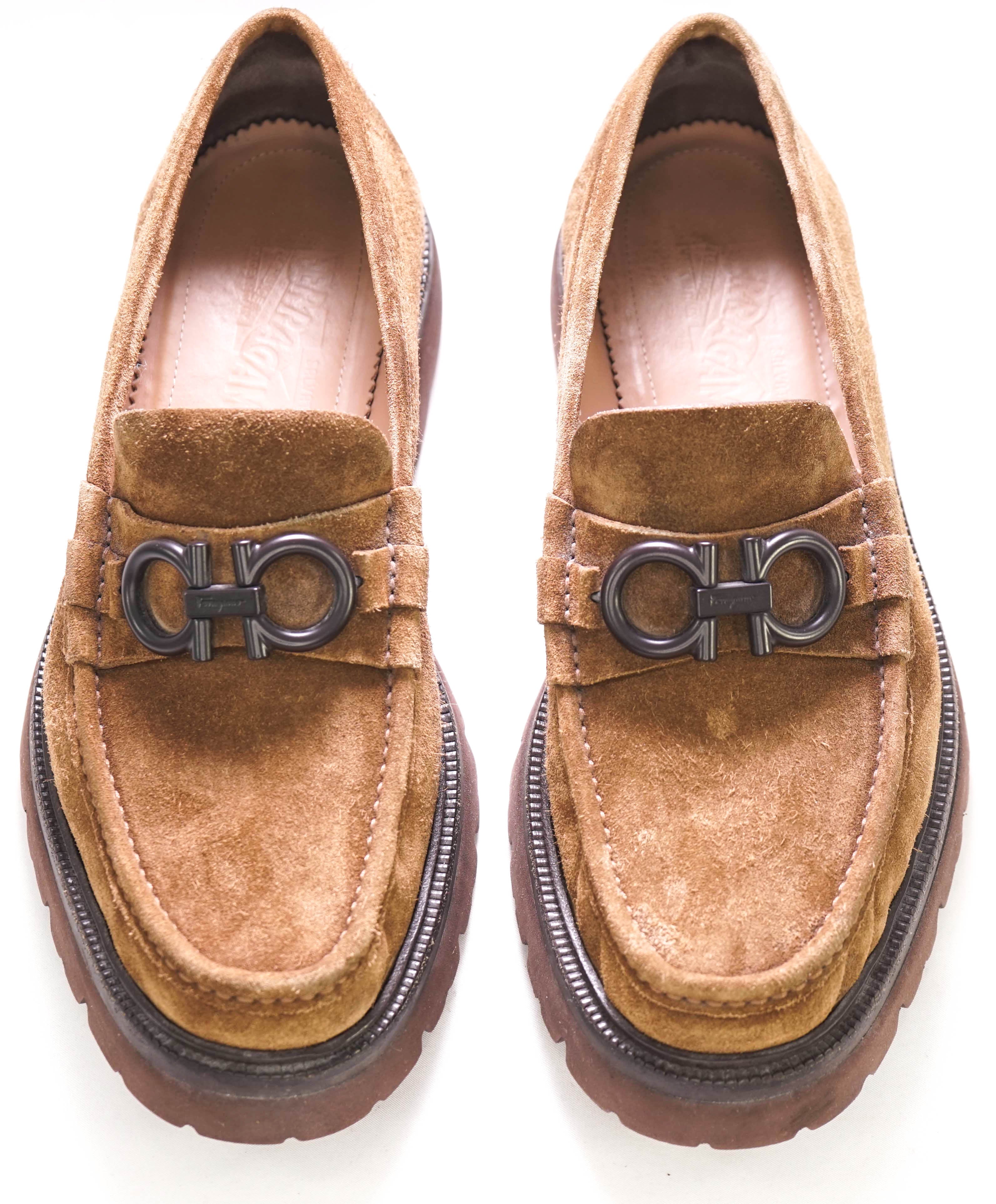 $930 SALVATORE FERRAGAMO - *BLEEKER* Brown Suede Lug Sole Loafer - 9 US