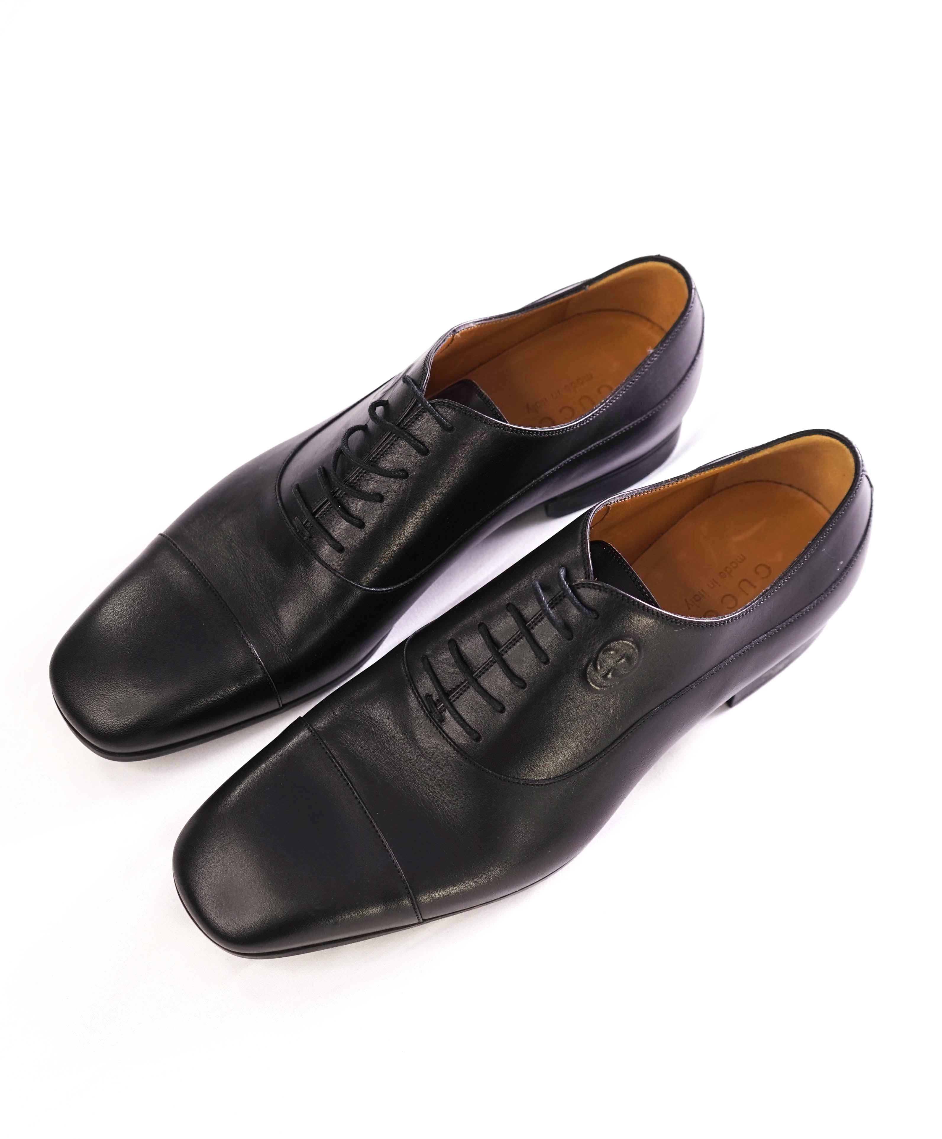 $950 GUCCI - Black Cap Toe EMBOSSED LOGO VAMP Oxfords - 9.5 US (9 G)