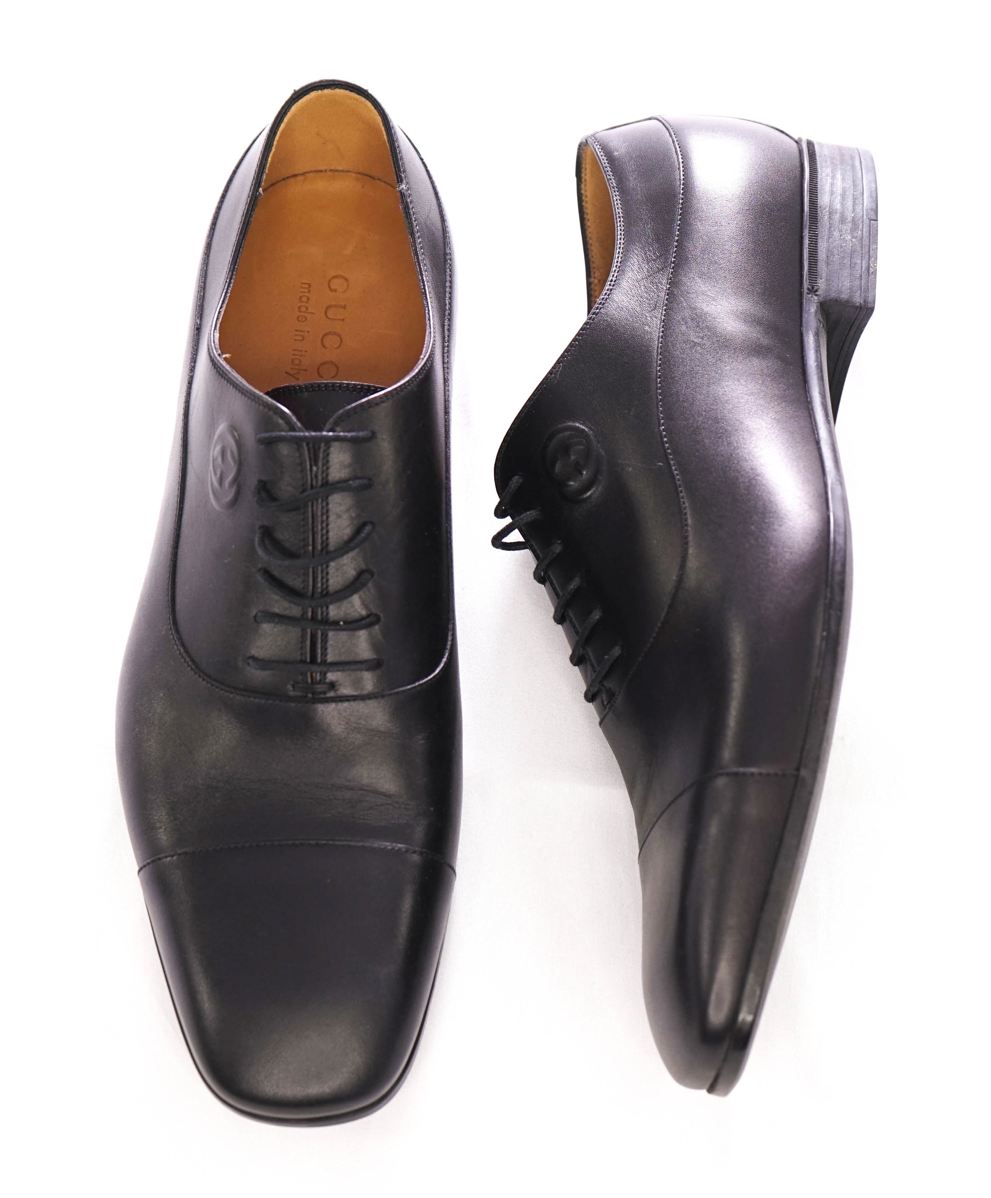 $950 GUCCI - Black Cap Toe EMBOSSED LOGO VAMP Oxfords - 9.5 US (9 G)