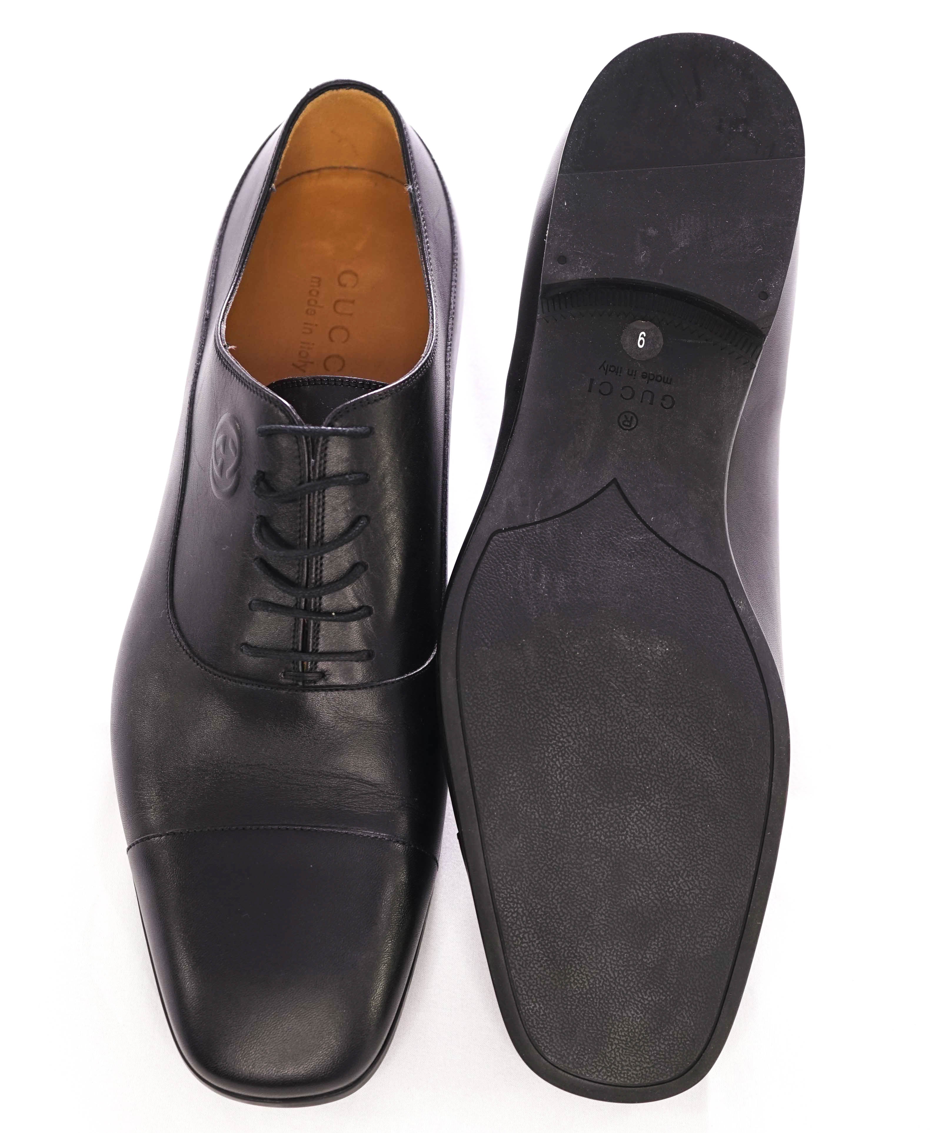 $950 GUCCI - Black Cap Toe EMBOSSED LOGO VAMP Oxfords - 9.5 US (9 G)