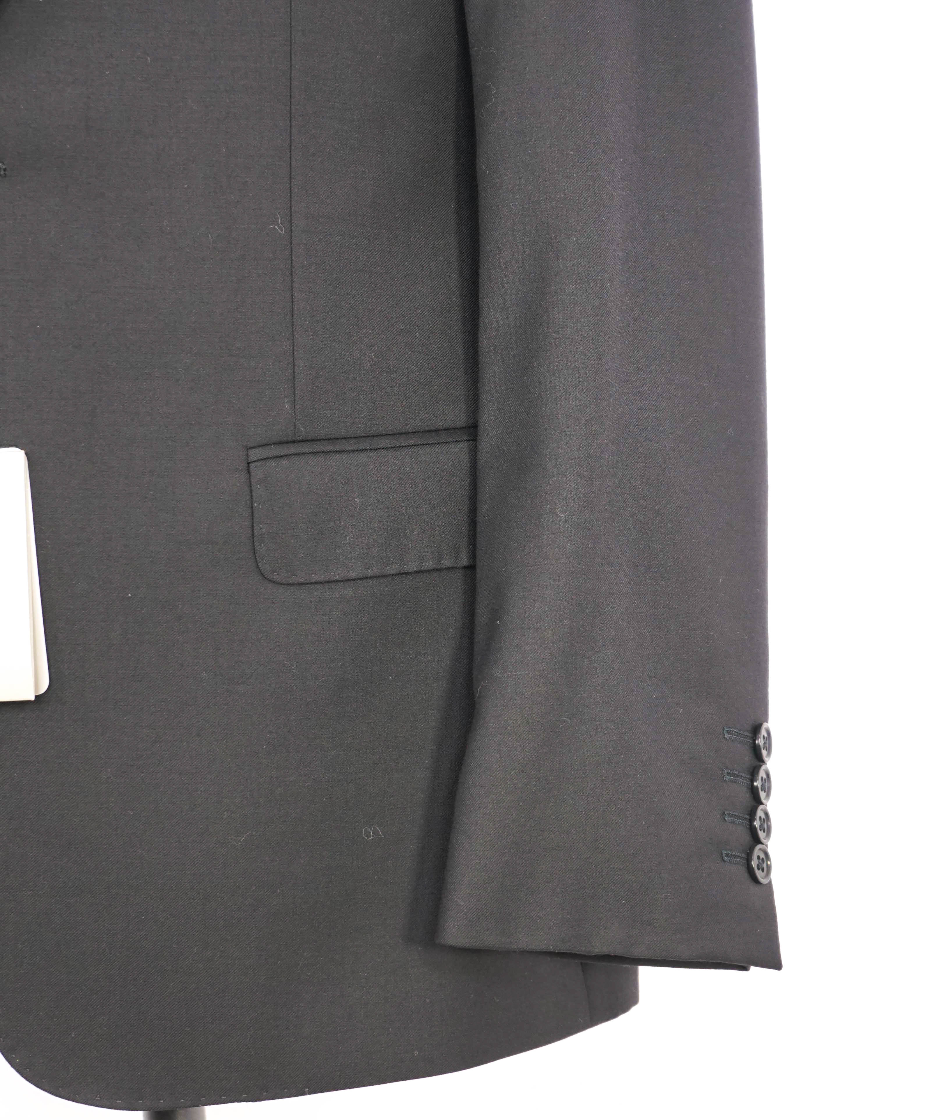 ARMANI COLLEZIONI - "G Line" Modern Solid Black Notch Lapel Suit - 38S