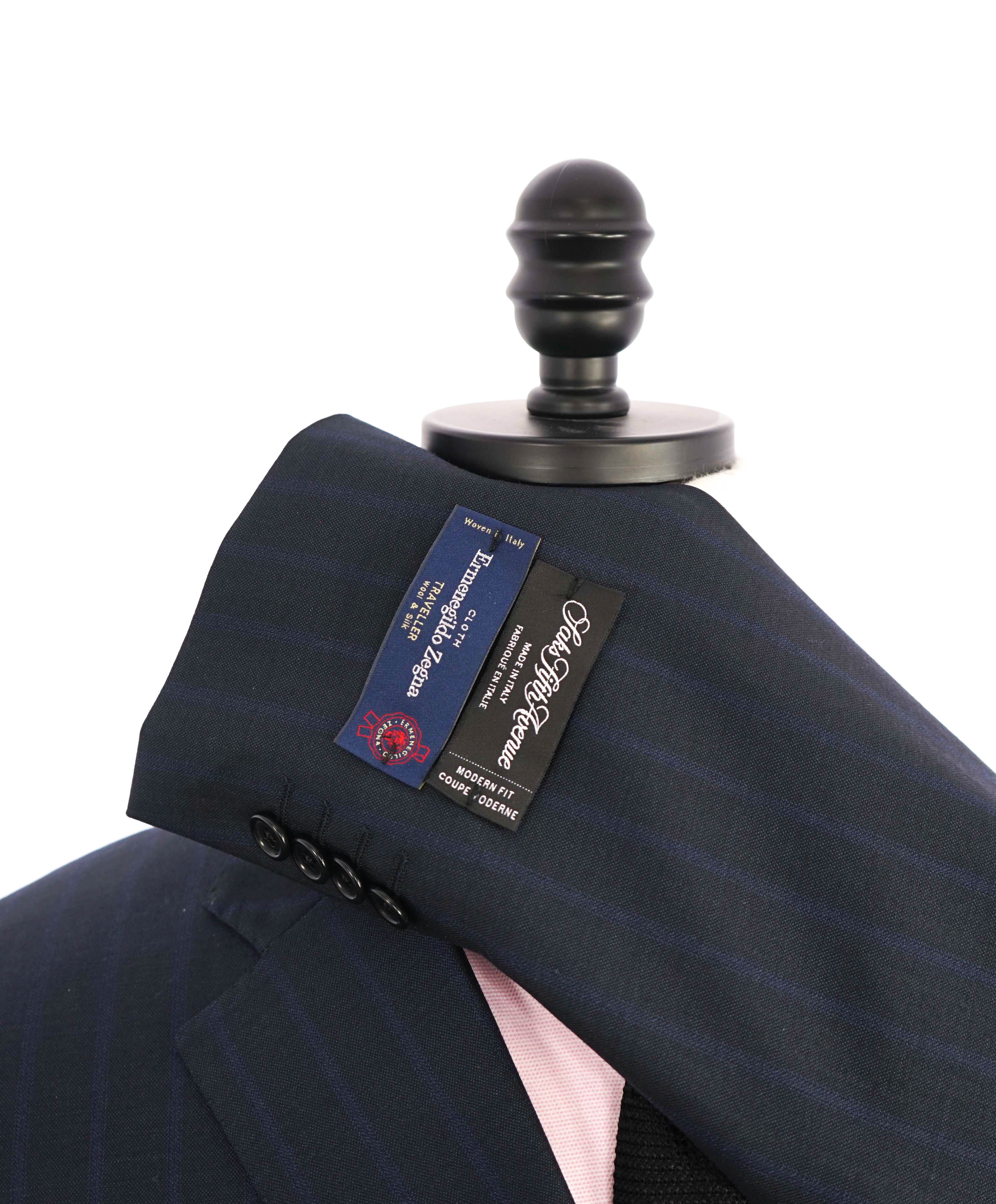 ERMENEGILDO ZEGNA - By SAKS FIFTH AVENUE *Modern* "Traveller" Suit - 42L 34W