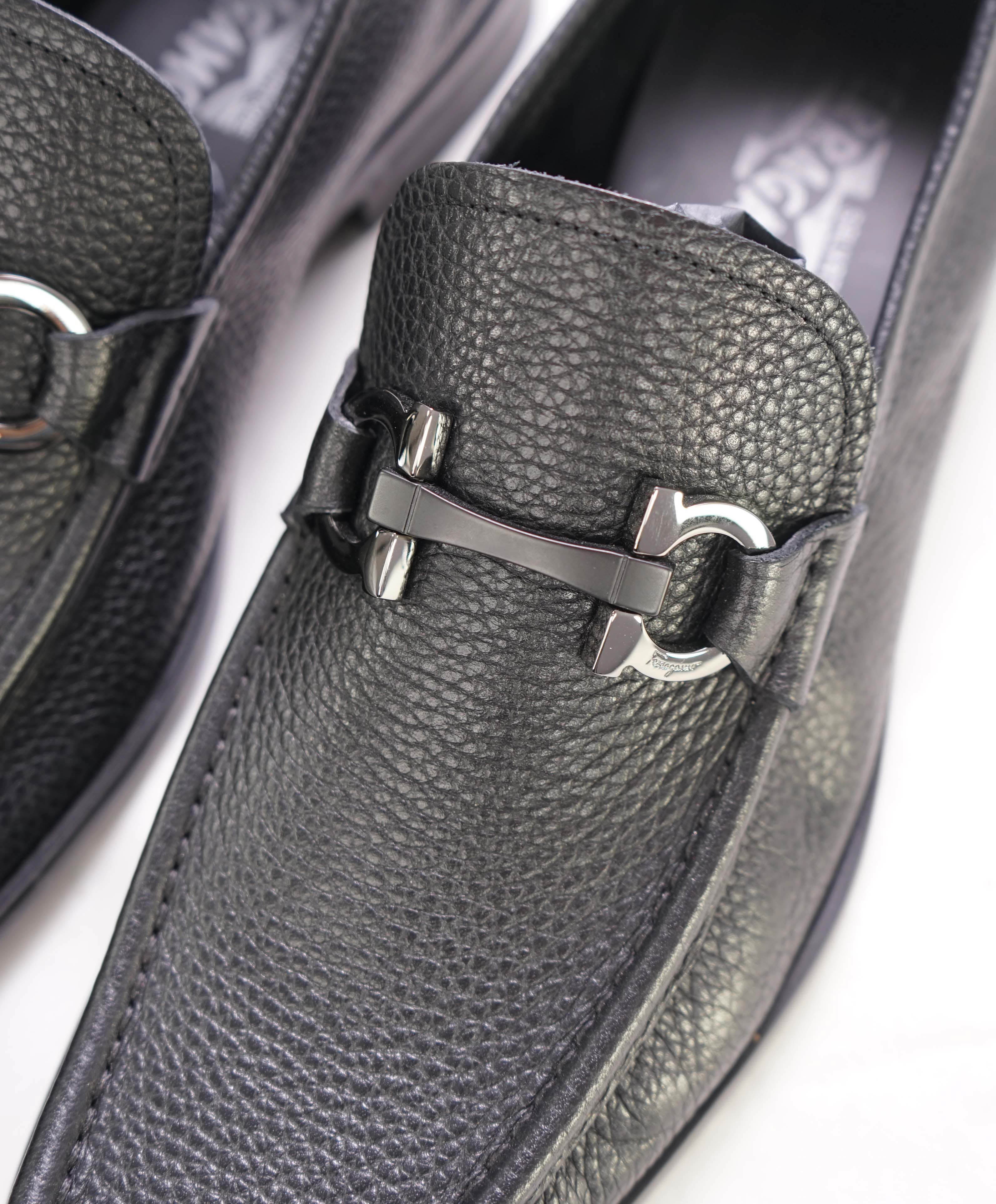 $850 SALVATORE FERRAGAMO - “GRANDIOSO" Gancini Bit Loafer Black Leather - 9.5 D