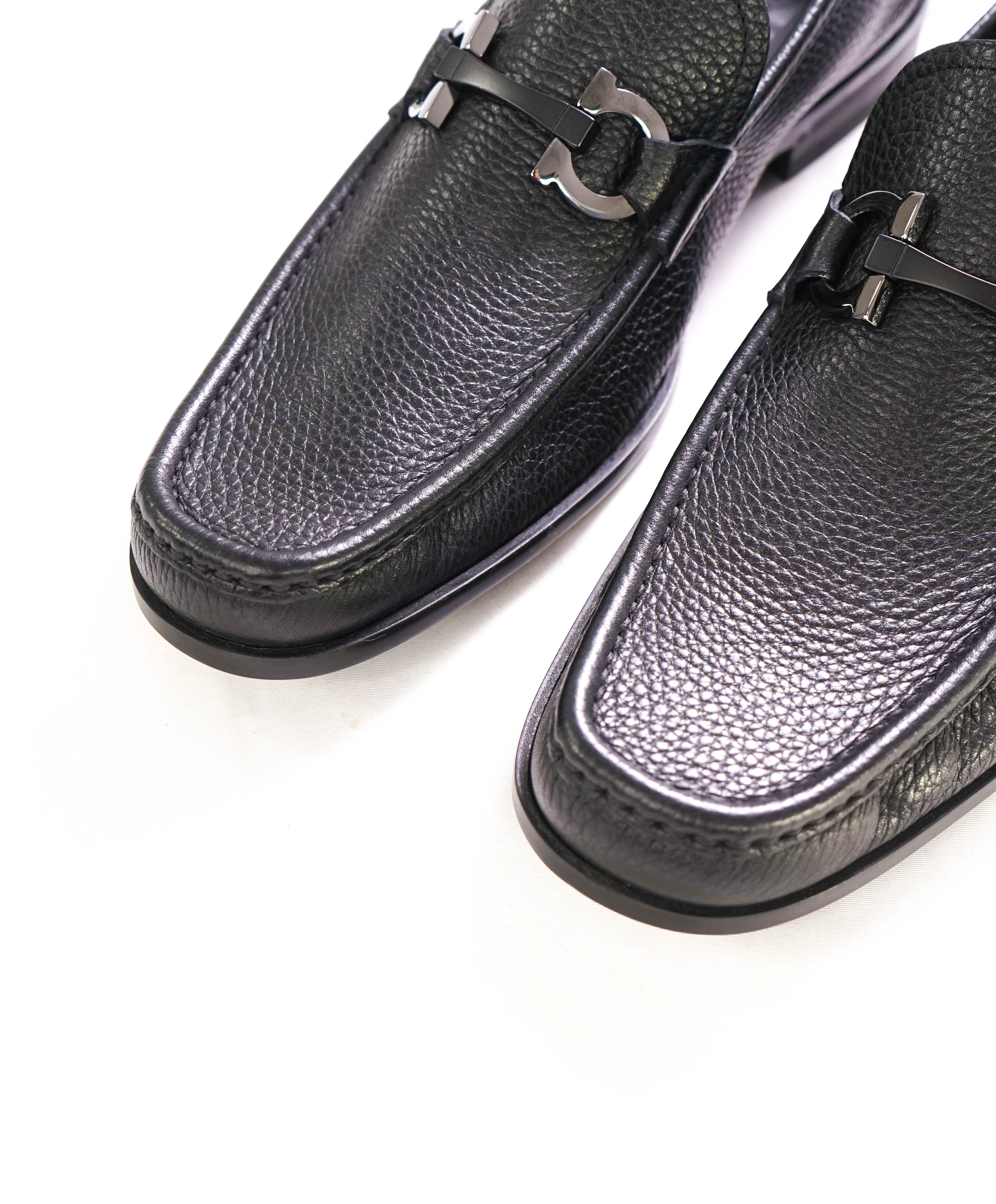 $850 SALVATORE FERRAGAMO - “GRANDIOSO" Gancini Bit Loafer Black Leather - 9.5 D