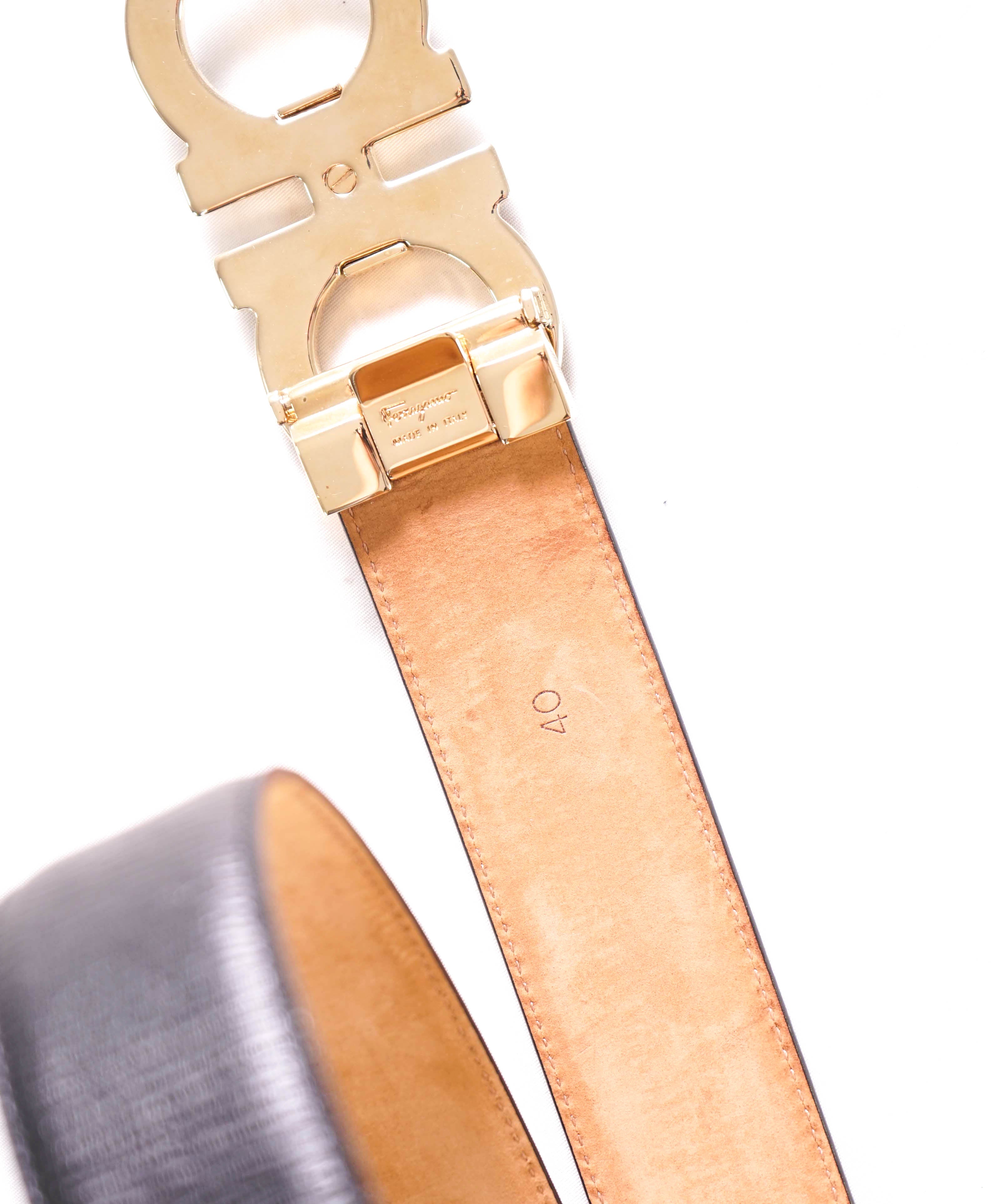 $535 SALVATORE FERRAGAMO - Black/Gold Textured Gancini Buckle Leather Belt - 40W (Cut To Smaller Size)