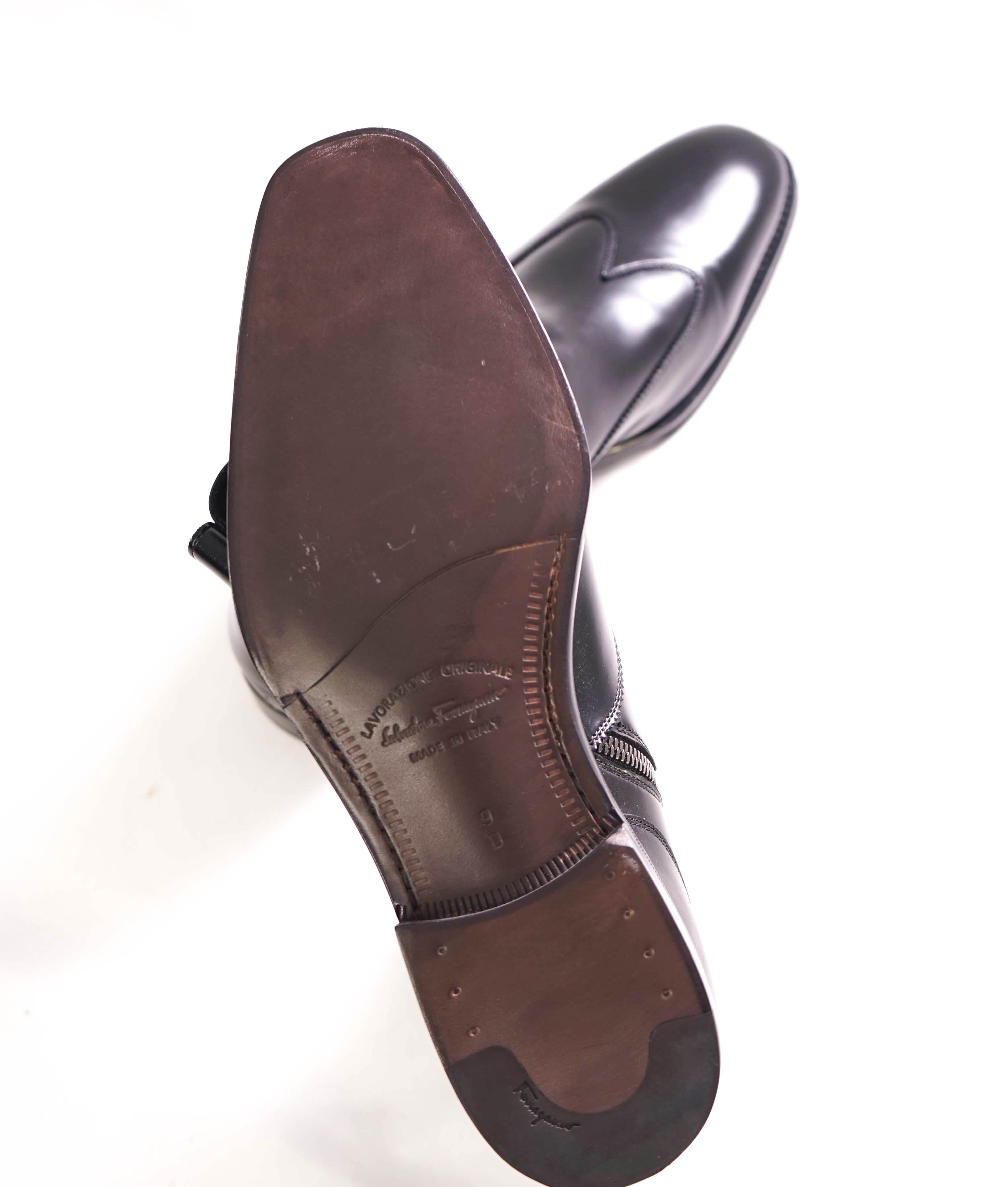 $1,490 SALVATORE FERRAGAMO - "CYRANO" Black Gancini Wingtip Dress Boot - 9 D US