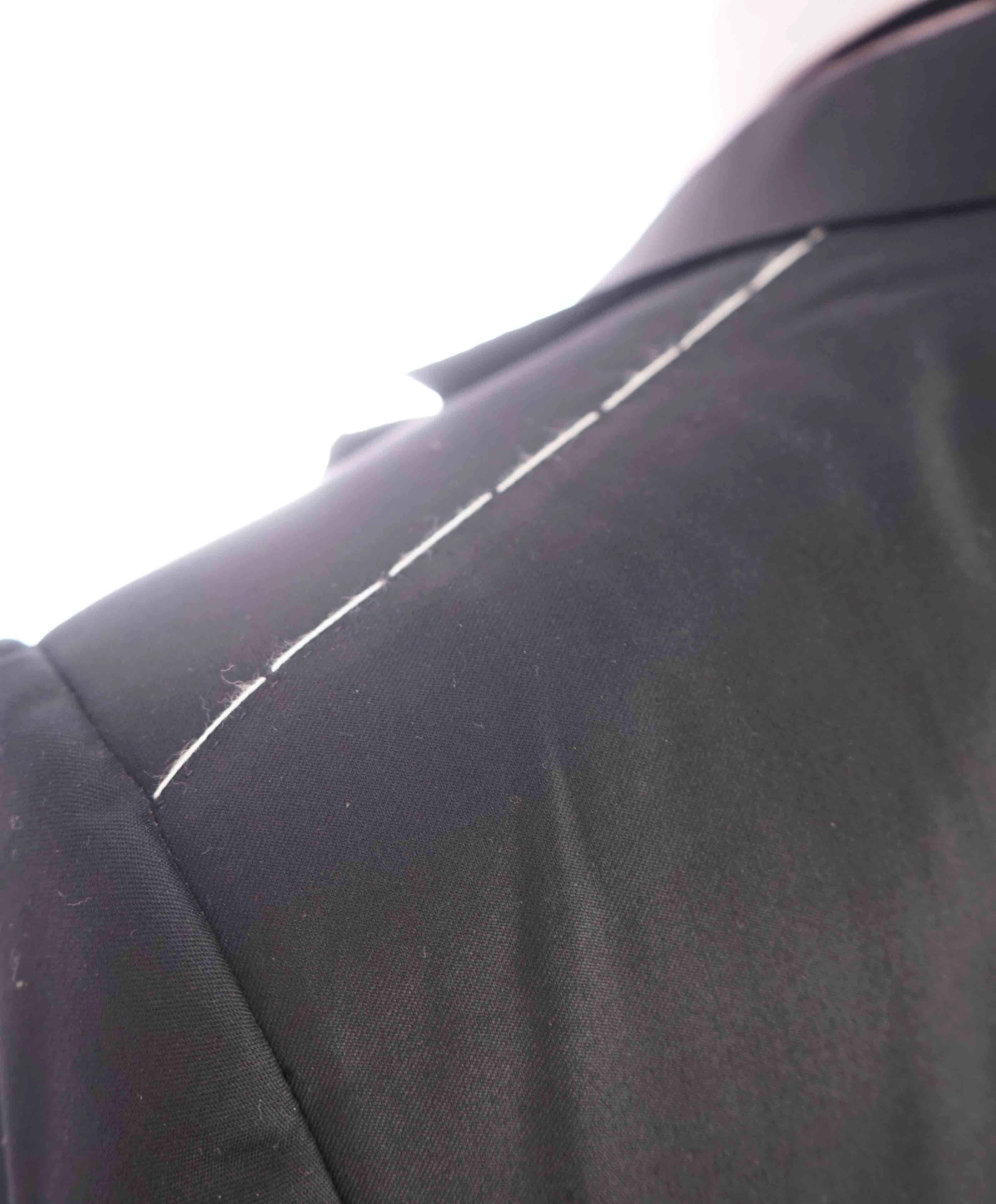 $3,995 ERMENEGILDO ZEGNA -"MICRONSPHERE" PEAK LAPEL Tuxedo - 44L 38W