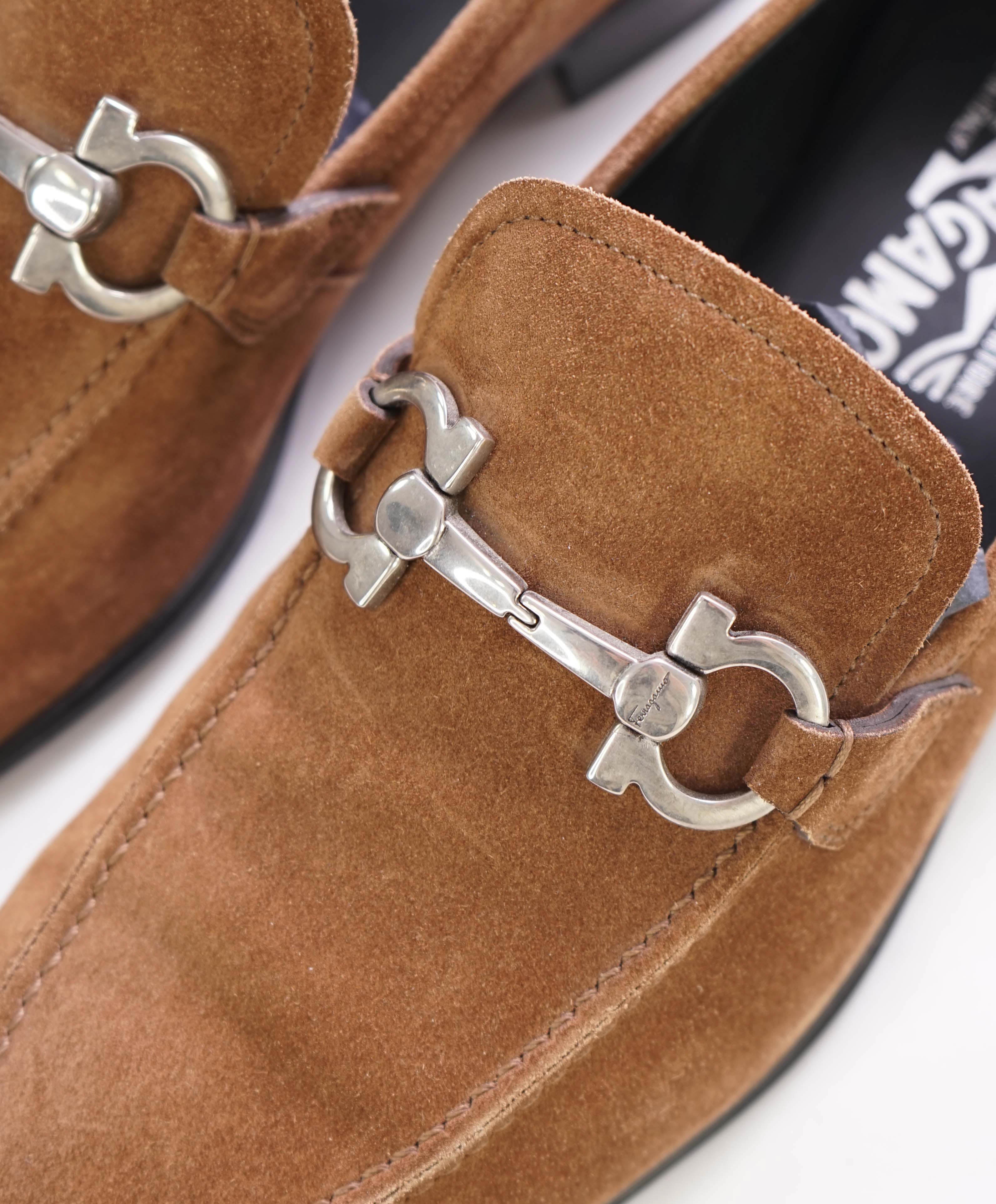 $860 SALVATORE FERRAGAMO - "FLORI 2" Brown Gancini Bit Loafer - 8D US