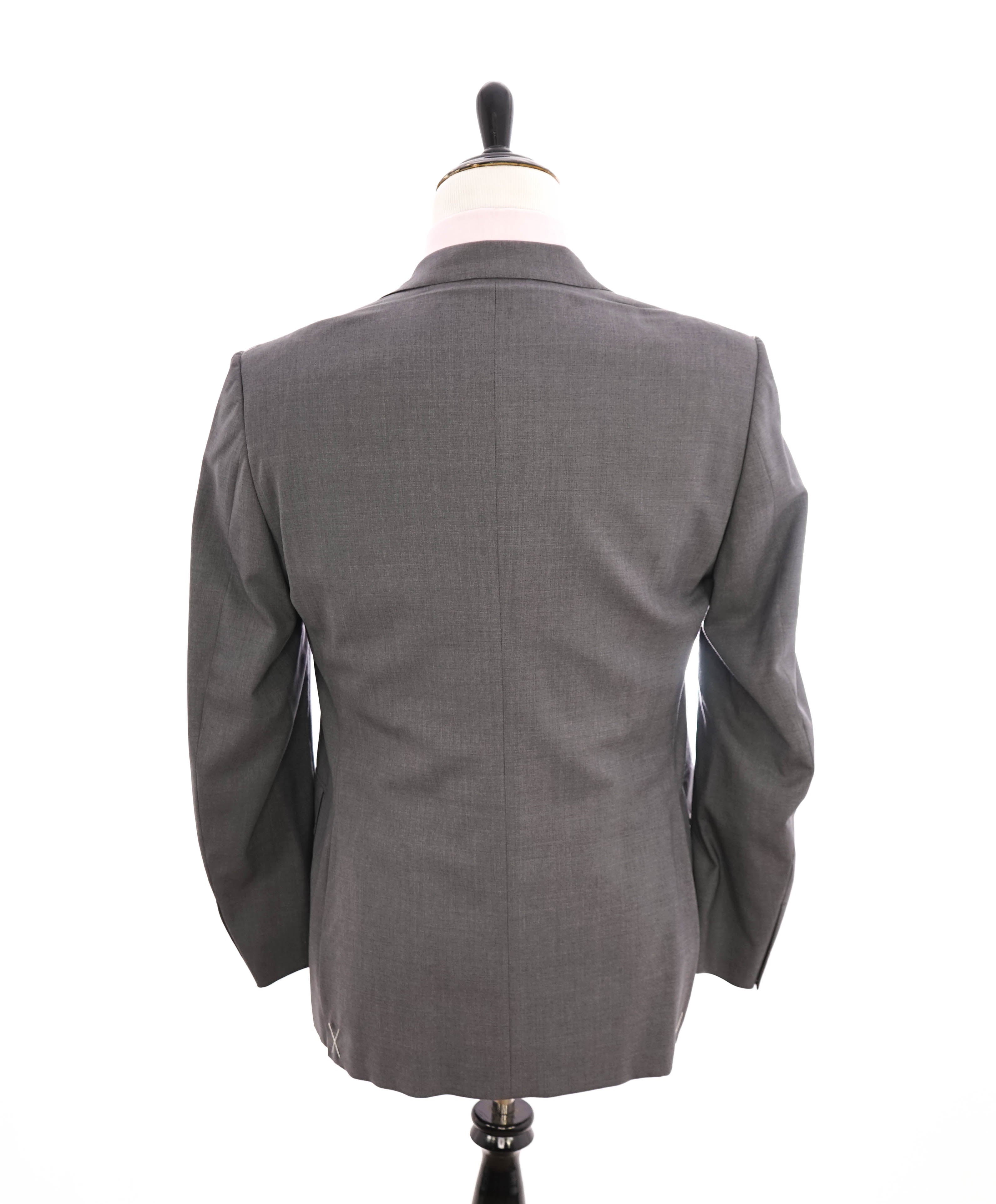 $3,290 ERMENEGILDO ZEGNA-“HIGH PERFORMANCE” Gray Blazer- 40R