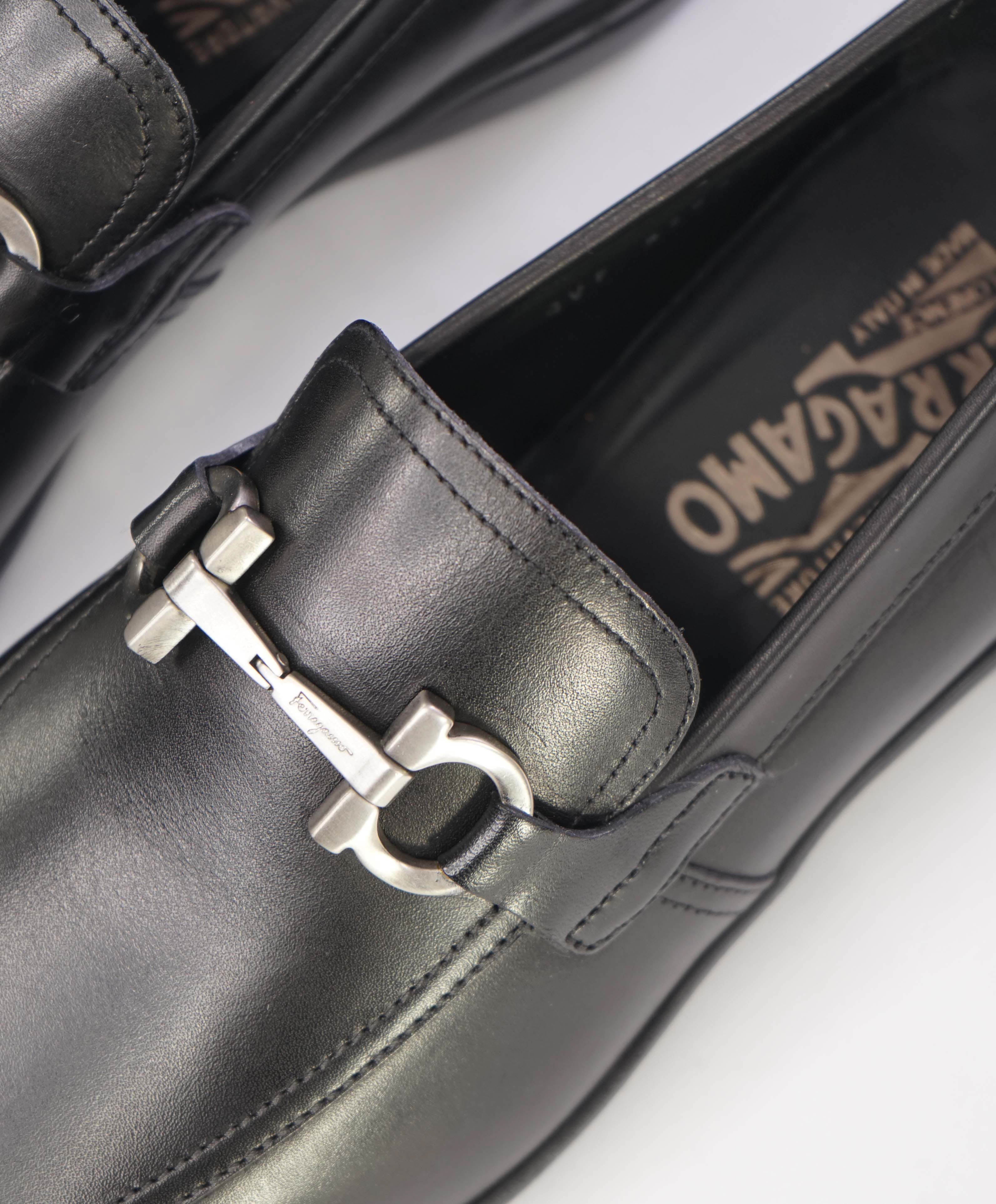 $850 SALVATORE FERRAGAMO - “SIMPLY" Gancini Bit Loafer Black Leather SLEEK - 8.5 D