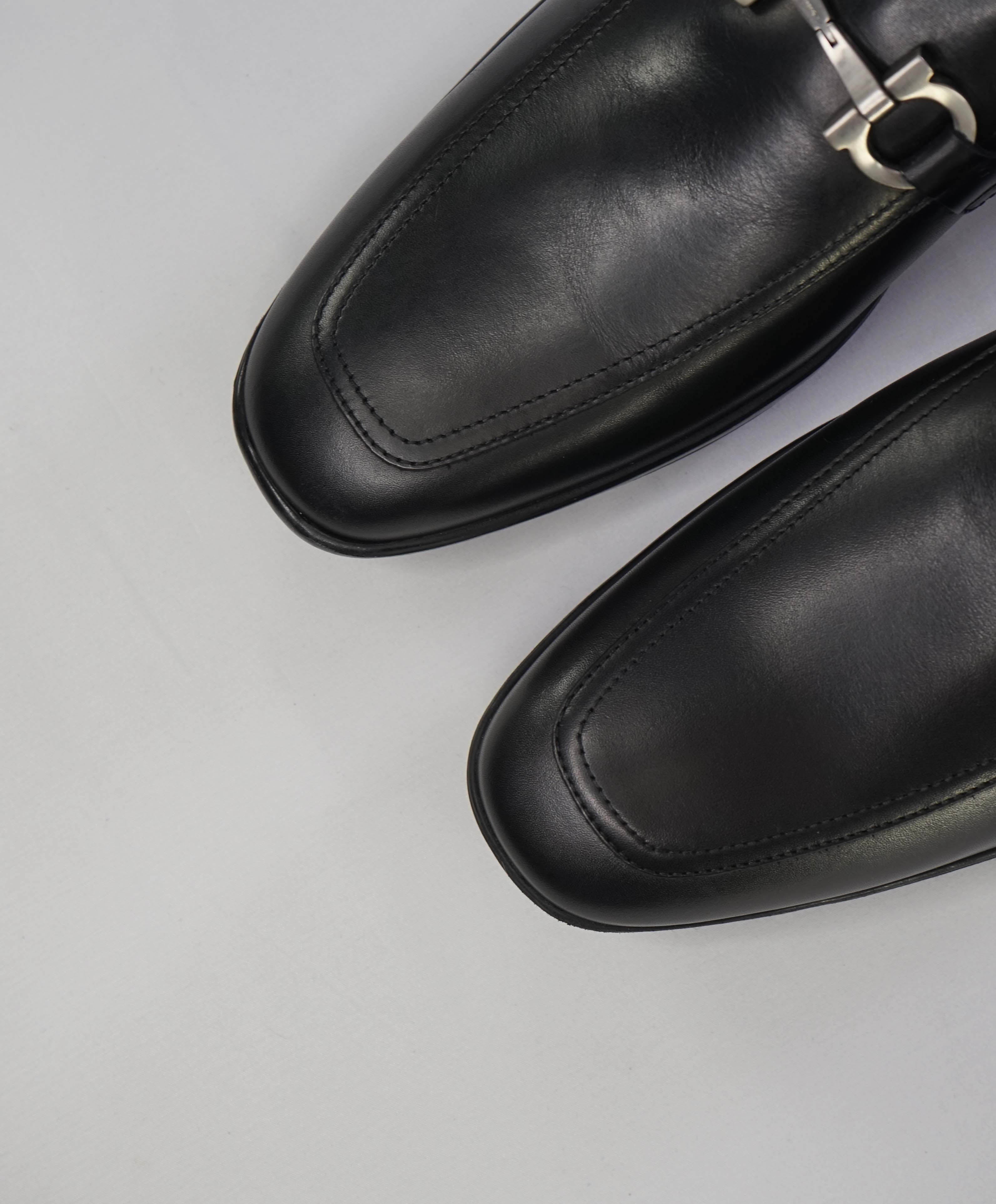 $850 SALVATORE FERRAGAMO - “SIMPLY" Gancini Bit Loafer Black Leather SLEEK - 8.5 D