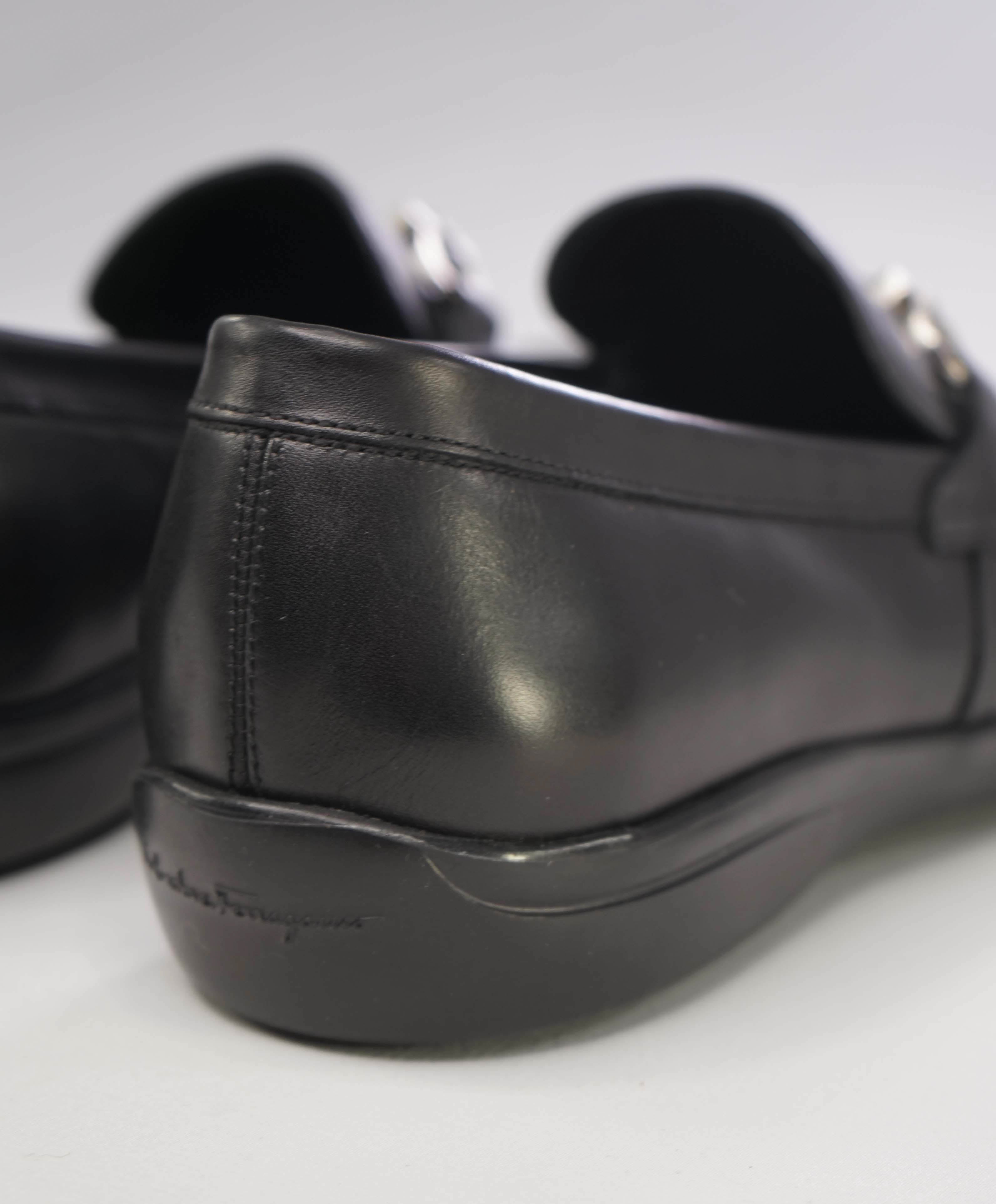 $850 SALVATORE FERRAGAMO - “SIMPLY" Gancini Bit Loafer Black Leather SLEEK - 8.5 D