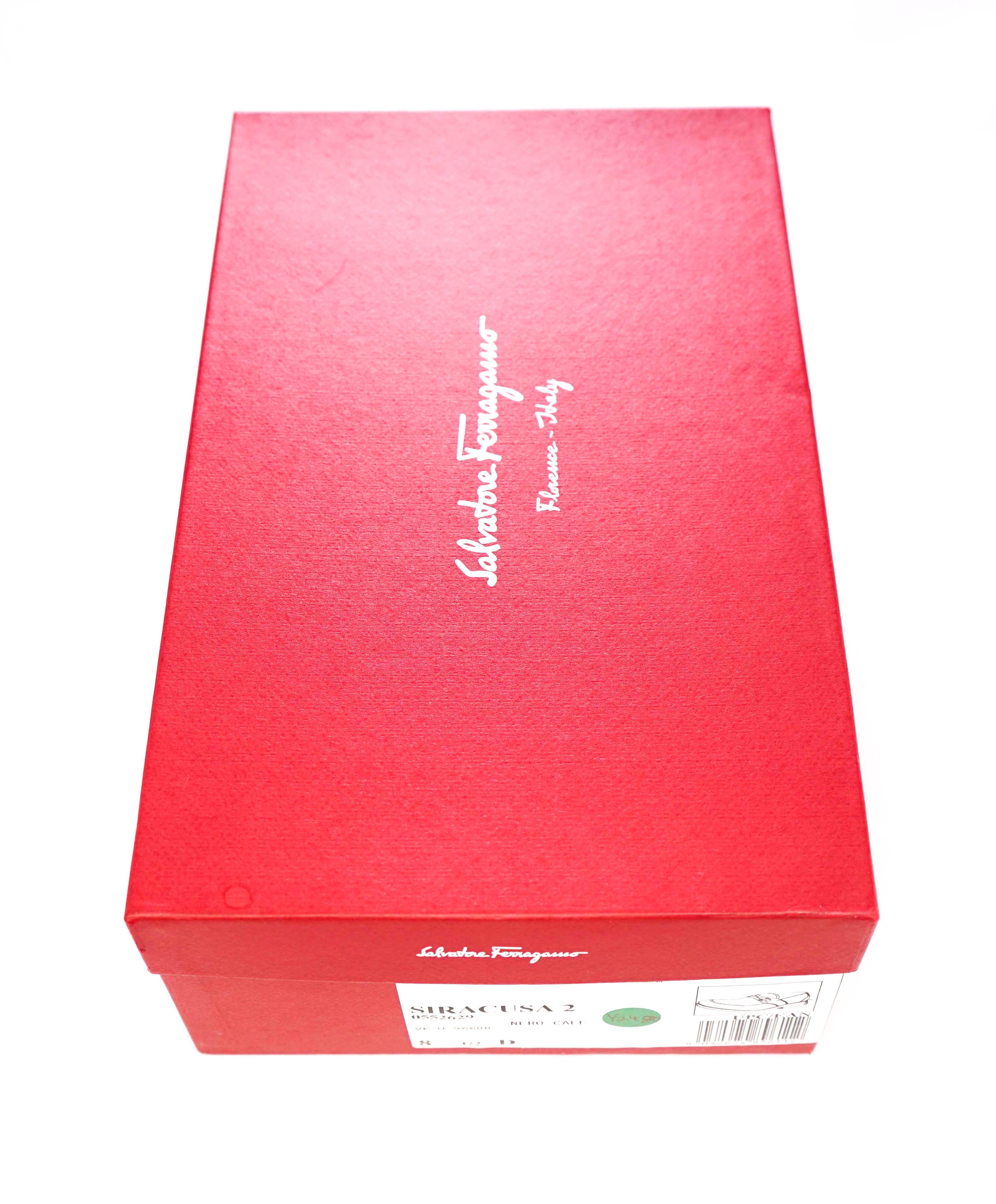 $850 SALVATORE FERRAGAMO -"Siracusa 2" Black Gancini Leather Loafers - 8.5 D