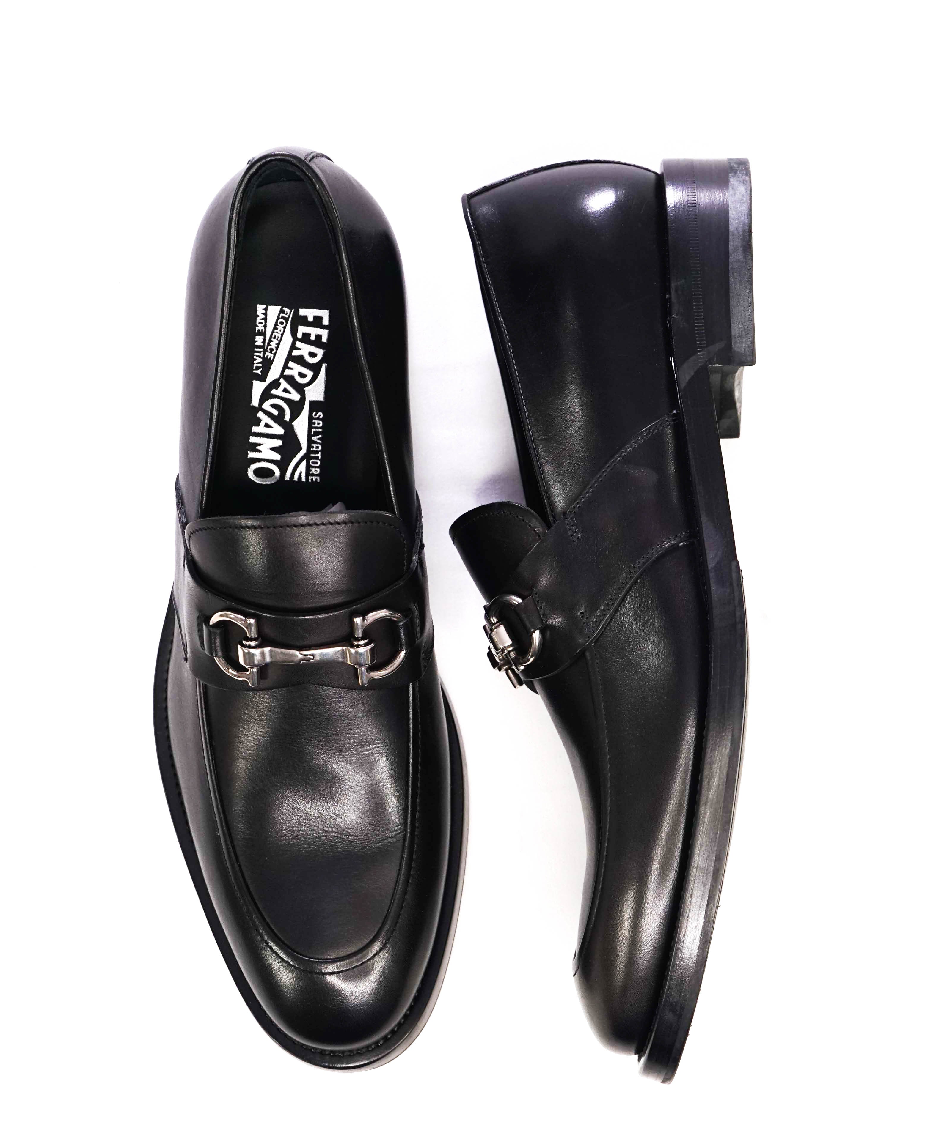 $850 SALVATORE FERRAGAMO -"Siracusa 2" Black Gancini Leather Loafers - 8.5 D