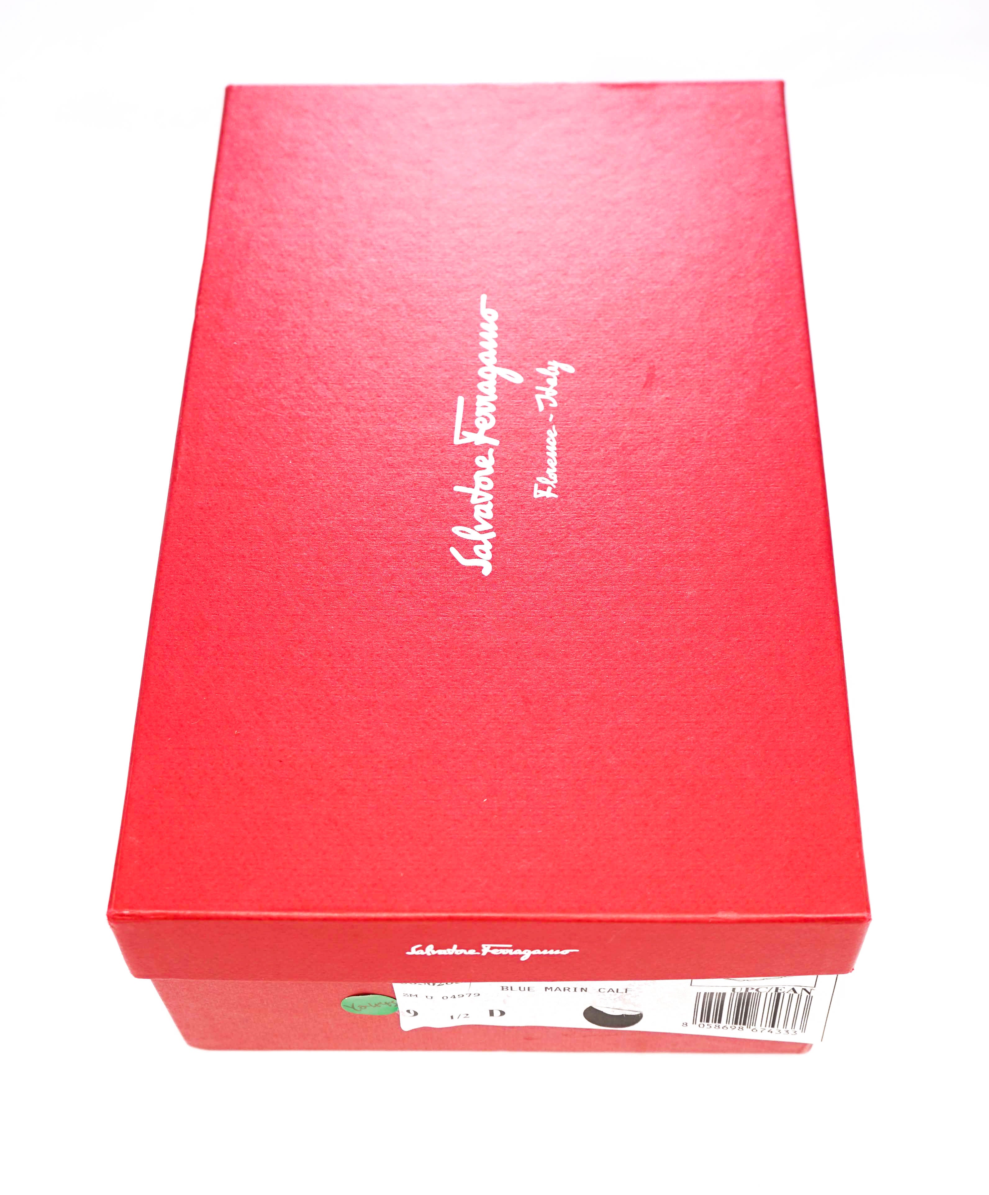 $795 SALVATORE FERRAGAMO - Smooth Navy Leather Parigi Slip On Loafers - 9.5 D