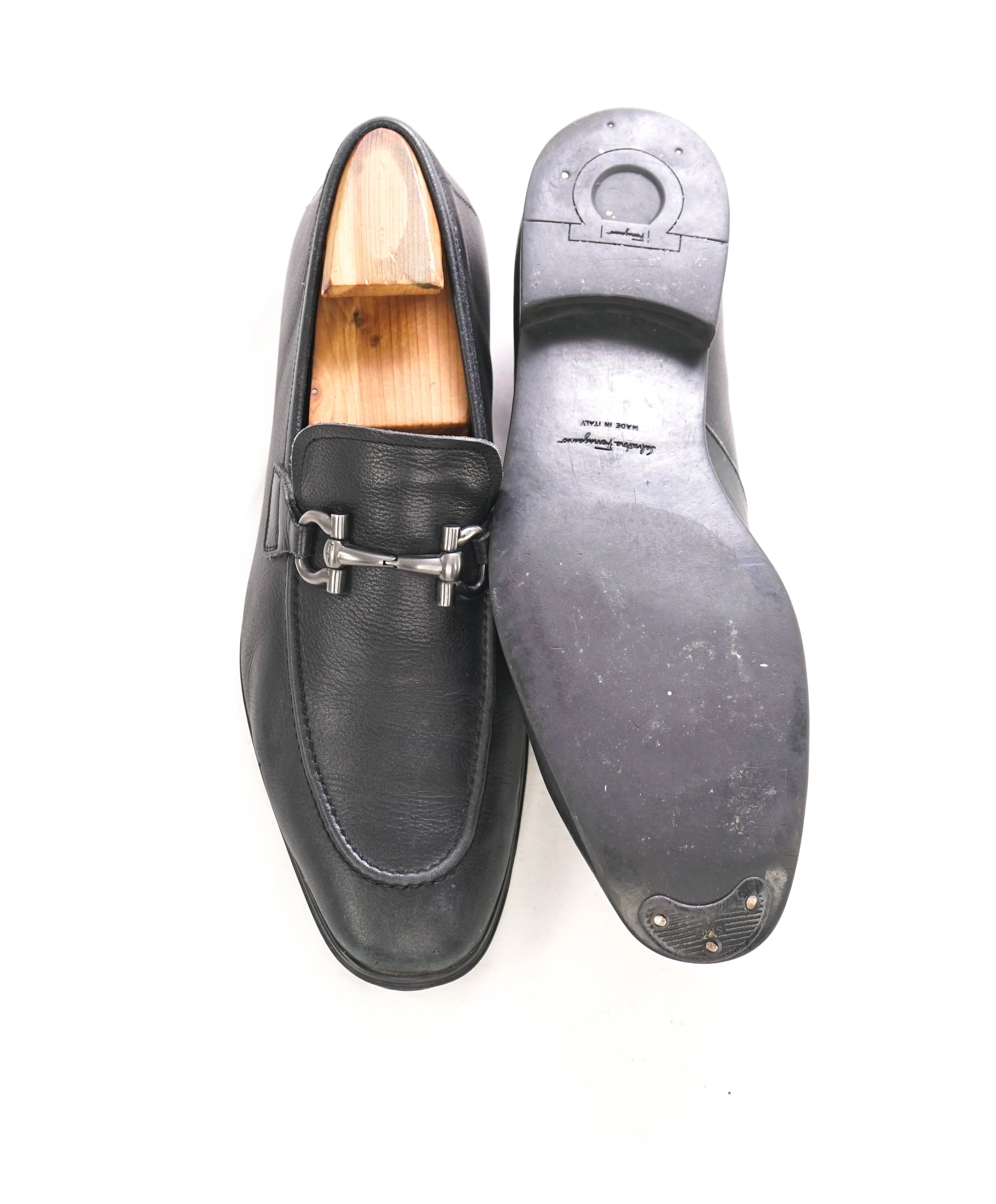 $850 SALVATORE FERRAGAMO - "REGAL" Black Pebbled Leather Loafers W TREES - 8.5 EE