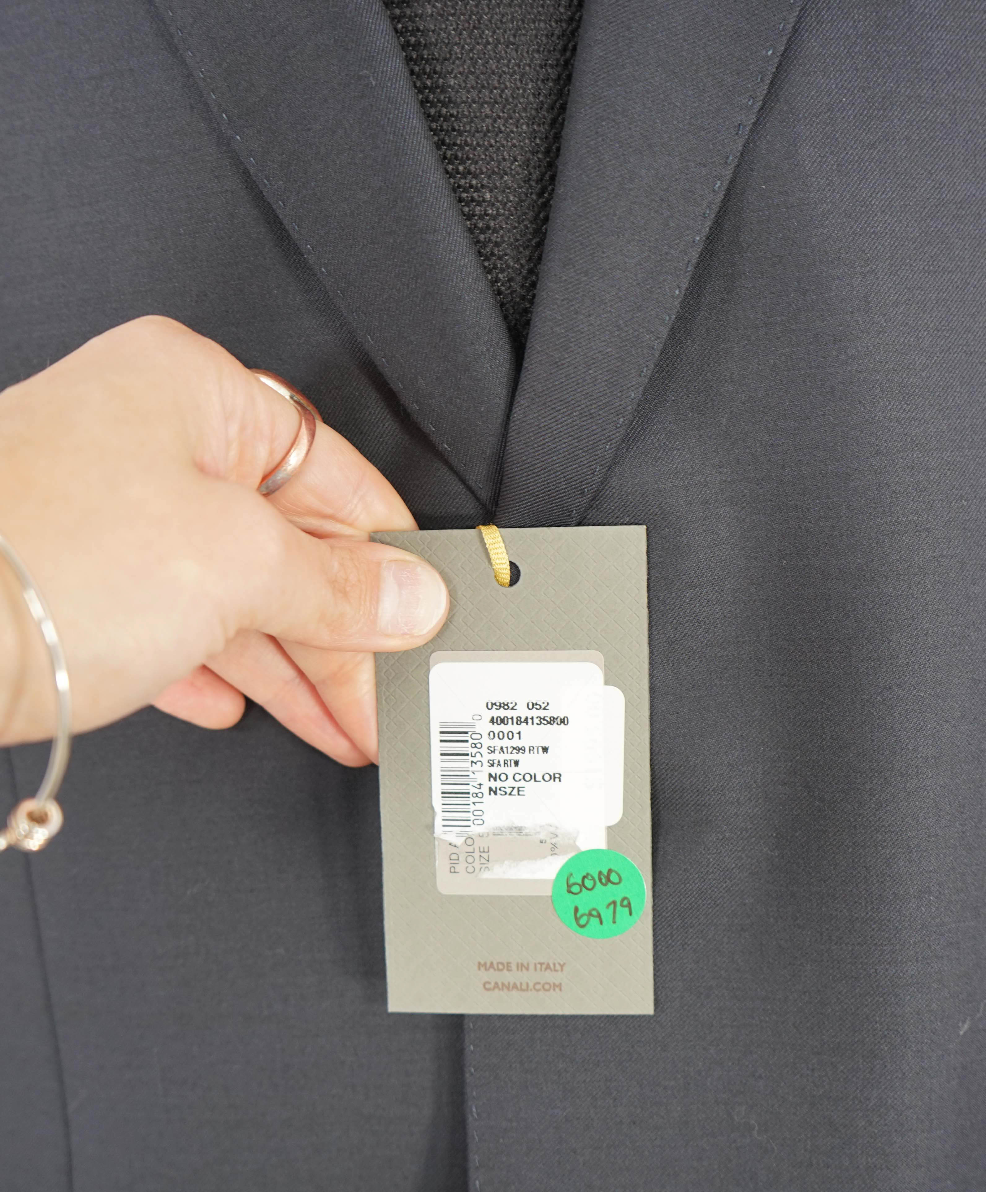 $1,795 CANALI - *CLOSET STAPLE* Solid Navy Blue Notch Lapel Blazer - 42L US