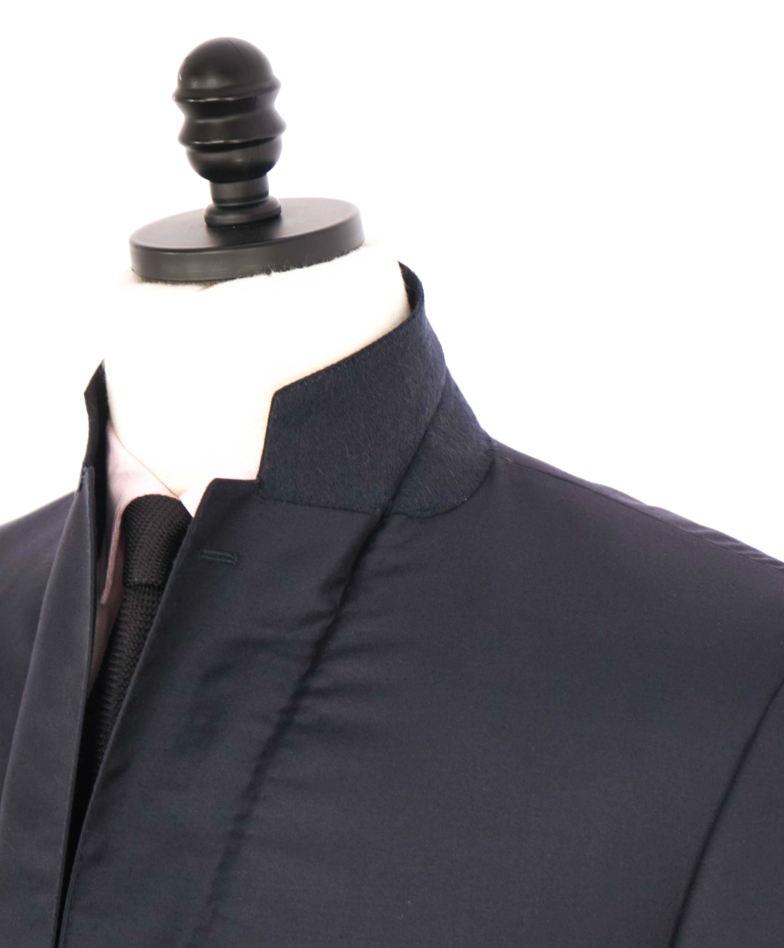 $1,795 CANALI - *CLOSET STAPLE* Solid Navy Blue Notch Lapel Blazer - 42R US