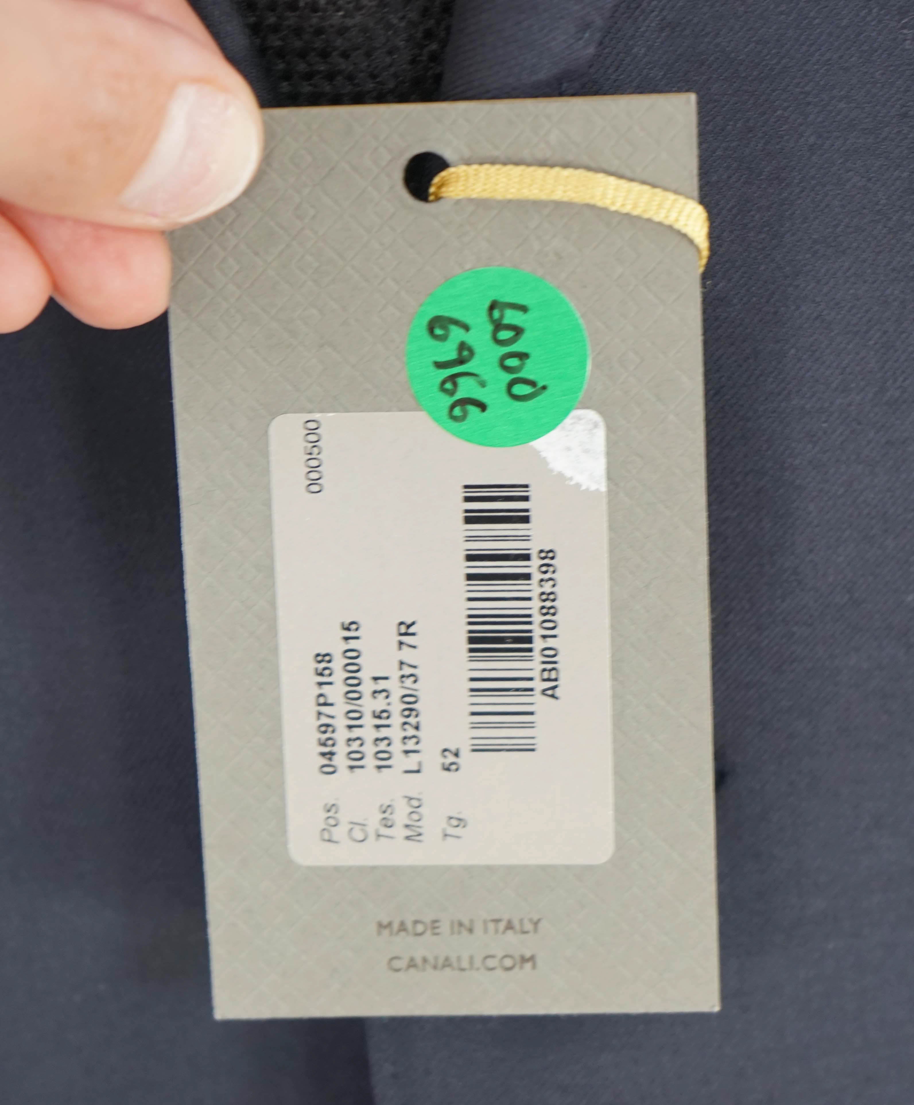 $1,795 CANALI - *CLOSET STAPLE* Solid Navy Blue Notch Lapel Blazer - 42R US