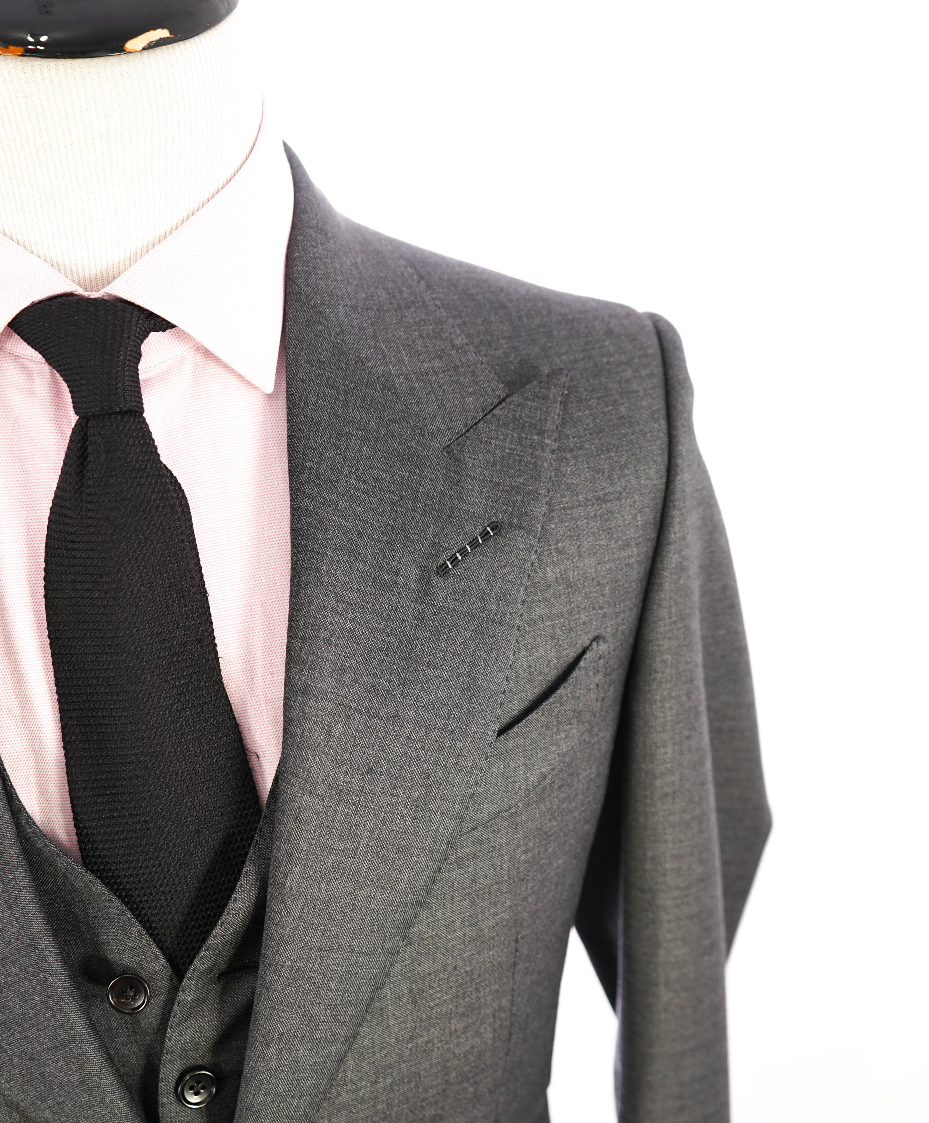 $5,000 TOM FORD - 3-Piece Gray PEAK LAPEL Vested Side Tab Suit - 36R (46EU)