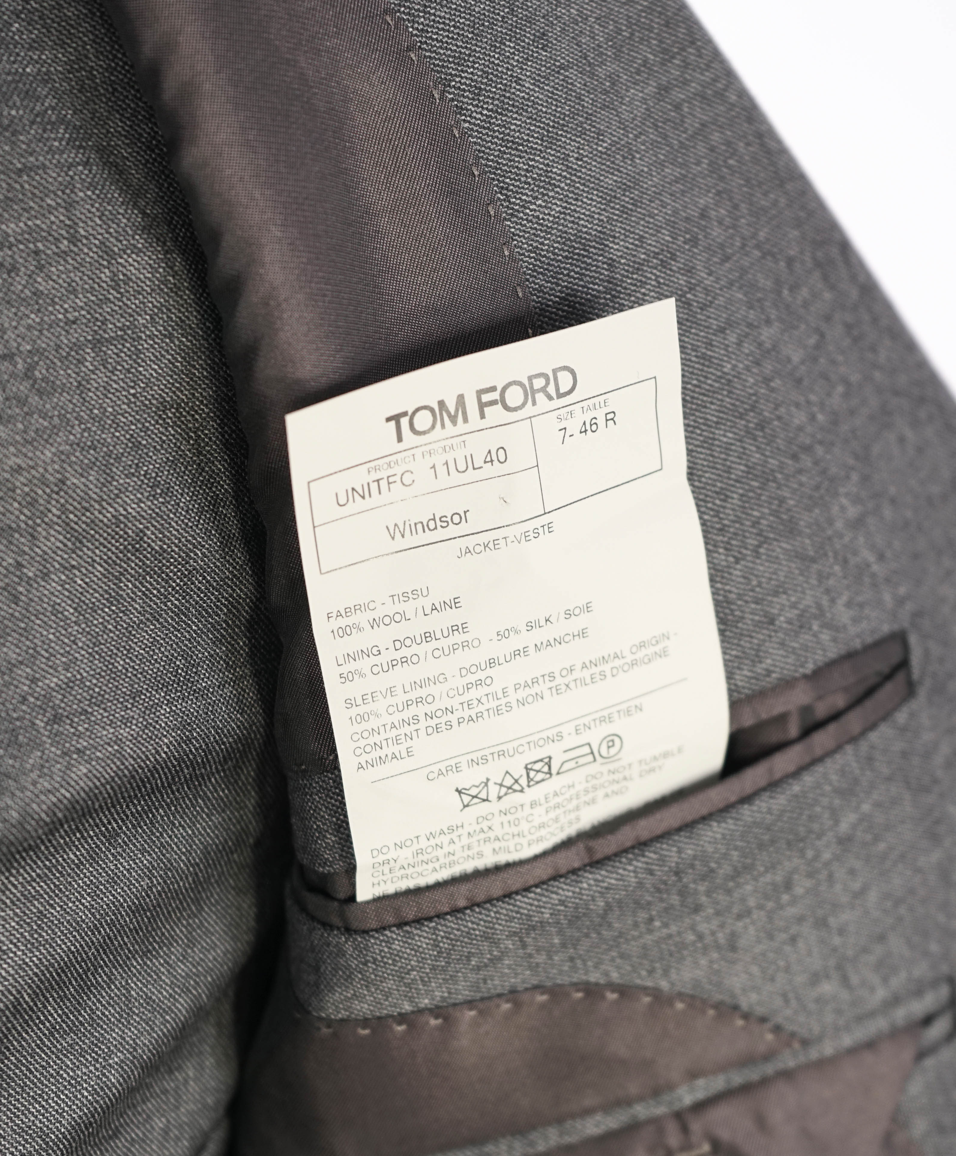 $5,000 TOM FORD - 3-Piece Gray PEAK LAPEL Vested Side Tab Suit - 36R (46EU)