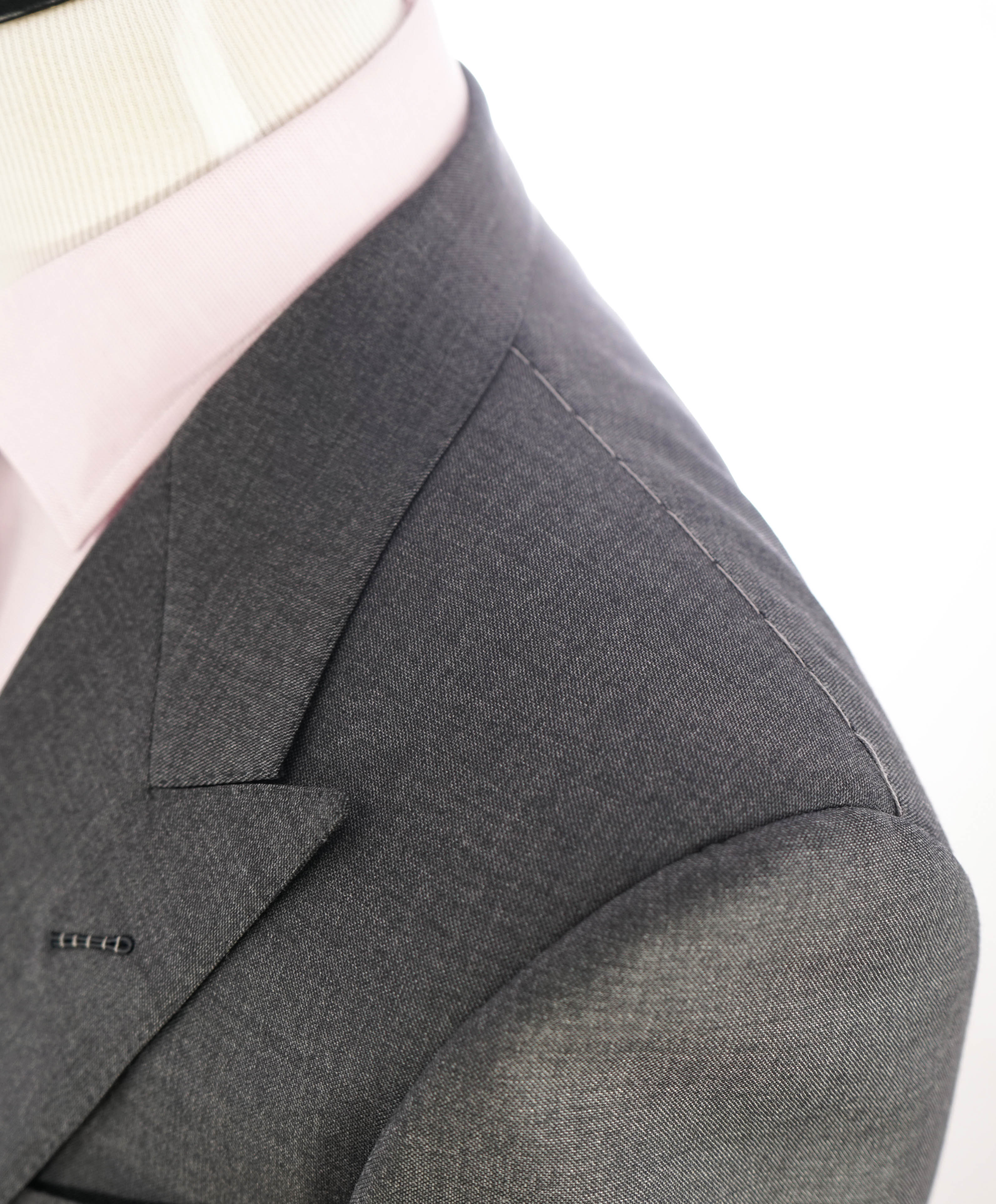 $5,000 TOM FORD - 3-Piece Gray PEAK LAPEL Vested Side Tab Suit - 36R (46EU)