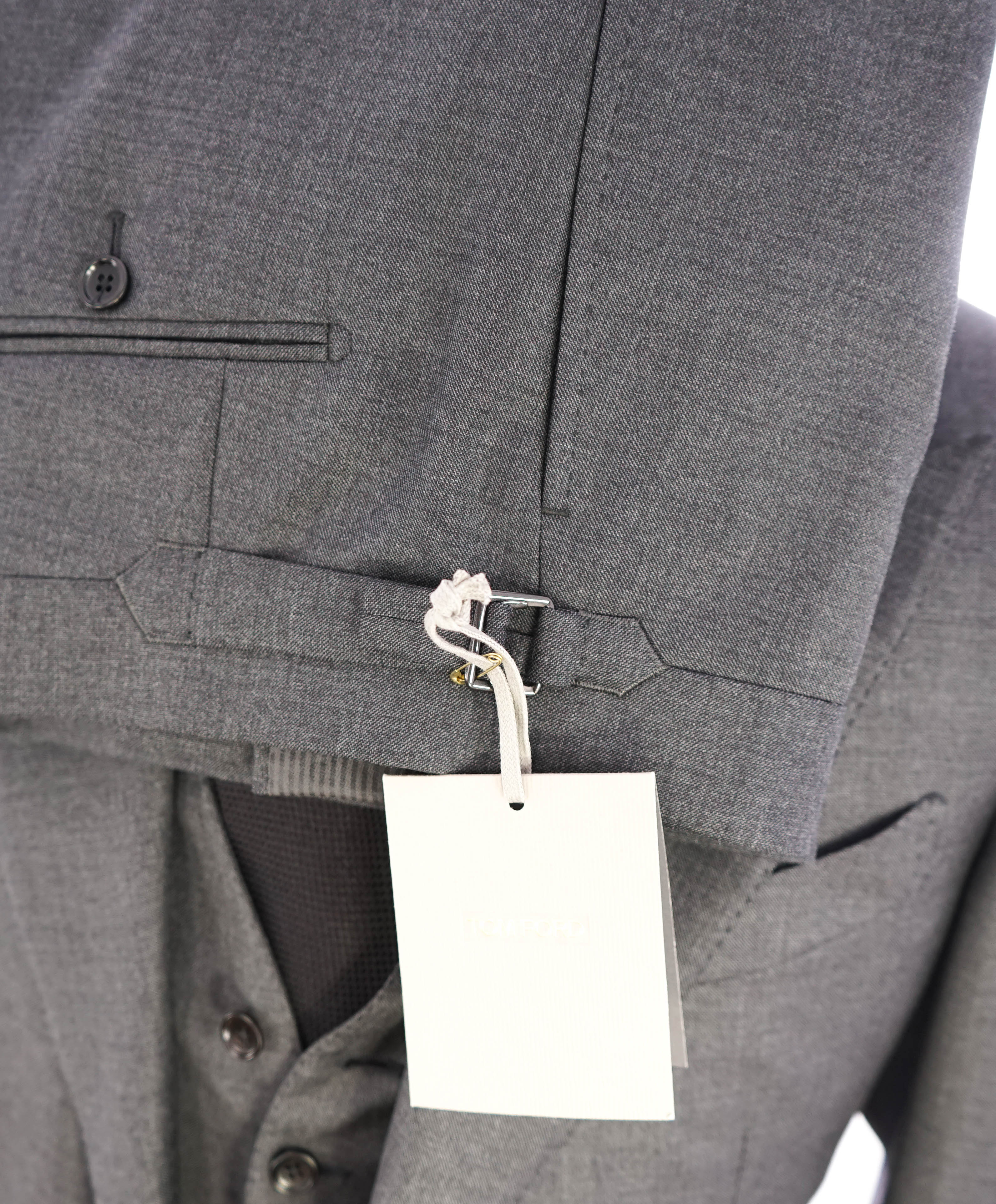 $5,000 TOM FORD - 3-Piece Gray PEAK LAPEL Vested Side Tab Suit - 36R (46EU)