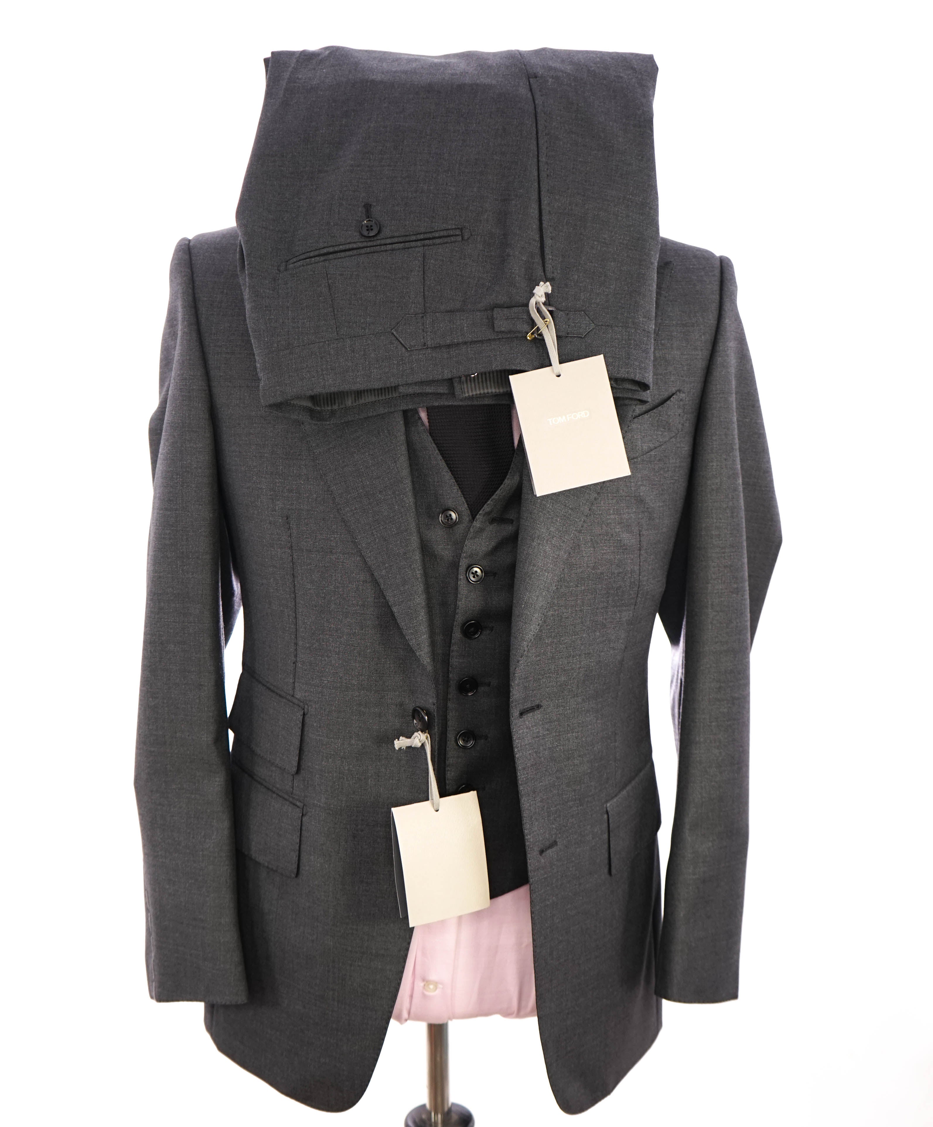 $5,000 TOM FORD - 3-Piece Gray PEAK LAPEL Vested Side Tab Suit - 36R (46EU)