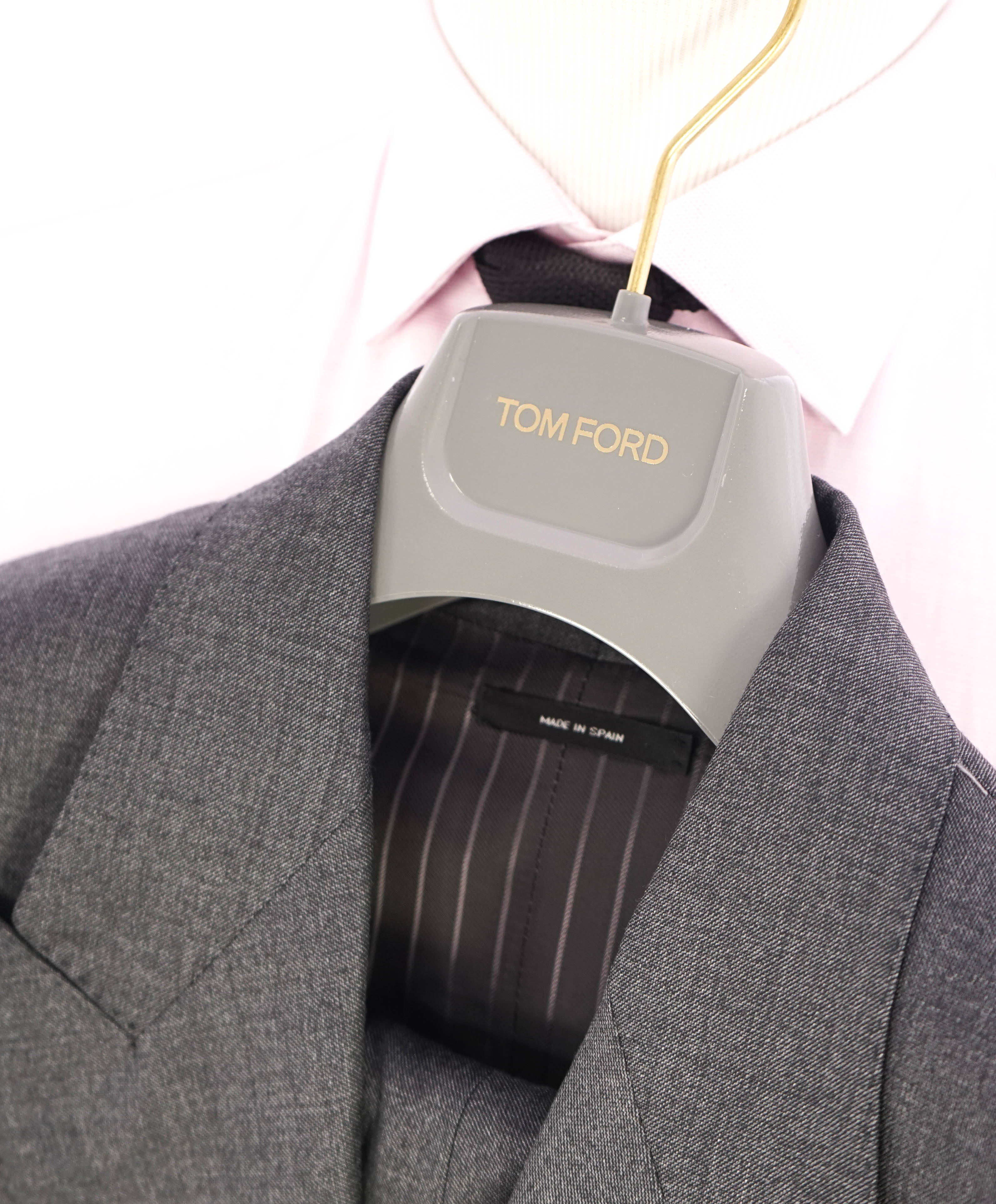 $5,000 TOM FORD - 3-Piece Gray PEAK LAPEL Vested Side Tab Suit - 36R (46EU)